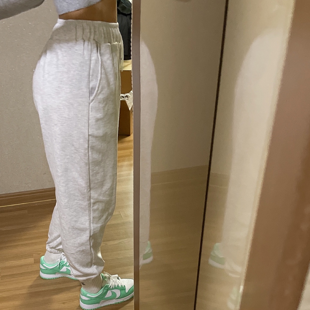 (W) Nike Dunk Low Green Glow 착용 스타일 - 2