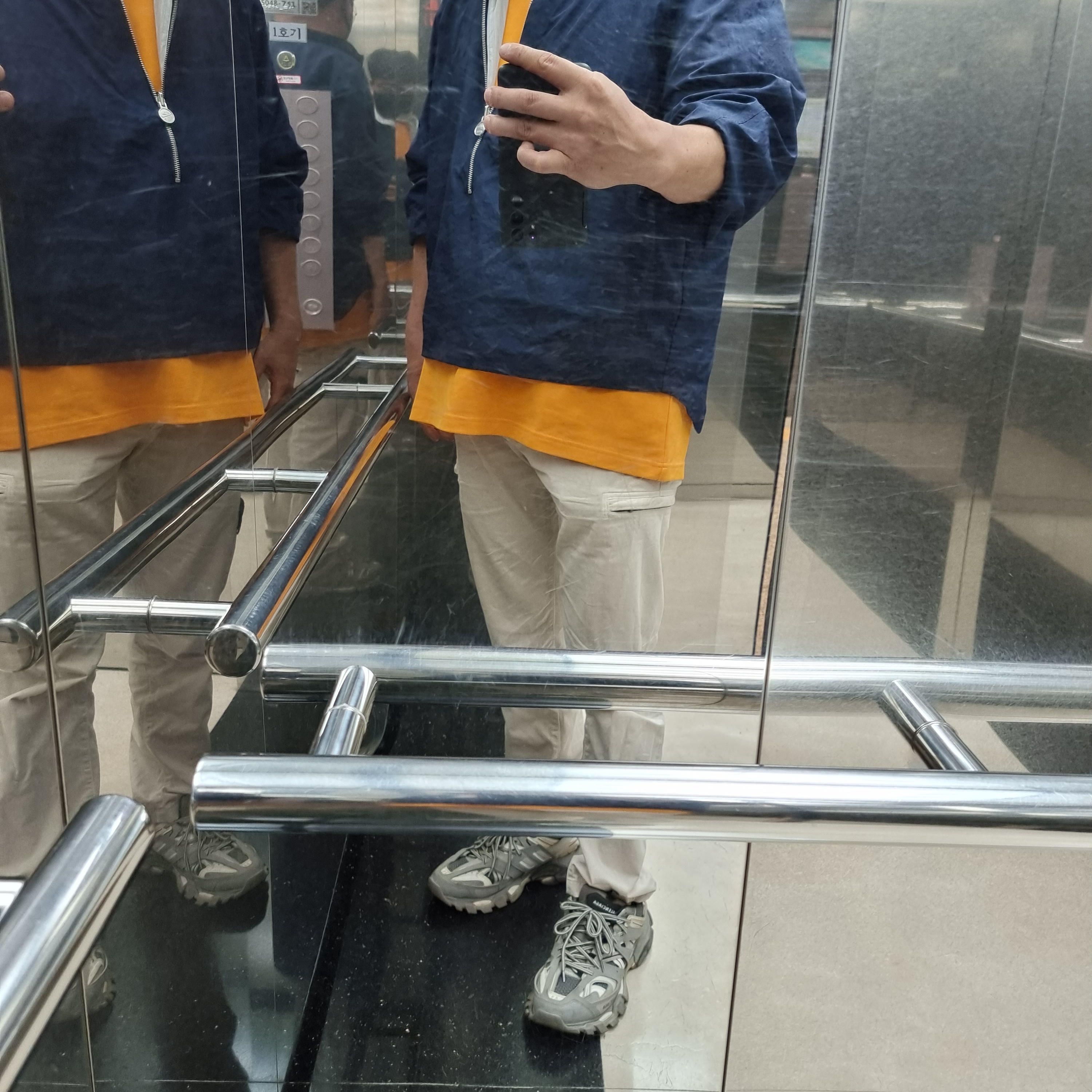 Nike x Kim Jones Reversible Wind Breaker Navy - US/EU, Nike x Kim Jones Oversized T-Shirt Circuit Orange - US/EU 착용 스타일 - 1