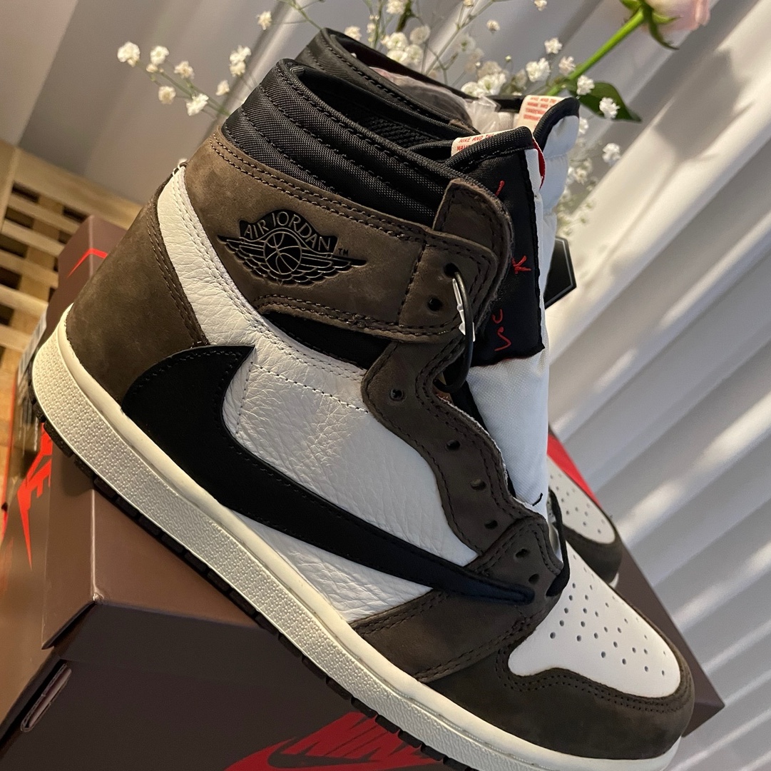 Jordan 1 x Travis Scott Retro High OG SP Mocha 착용 스타일