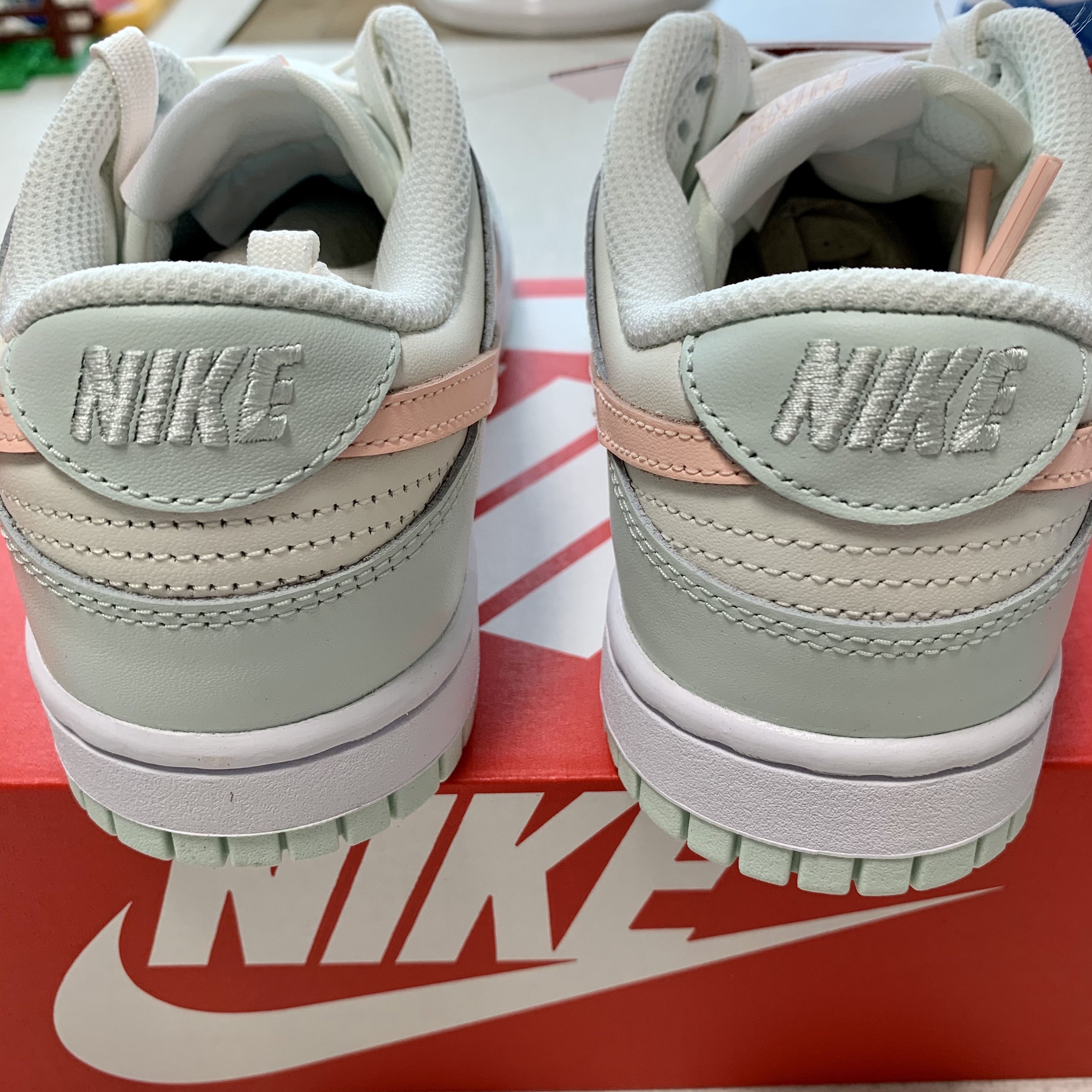 (W) Nike Dunk Low Barely Green 착용 스타일 - 4