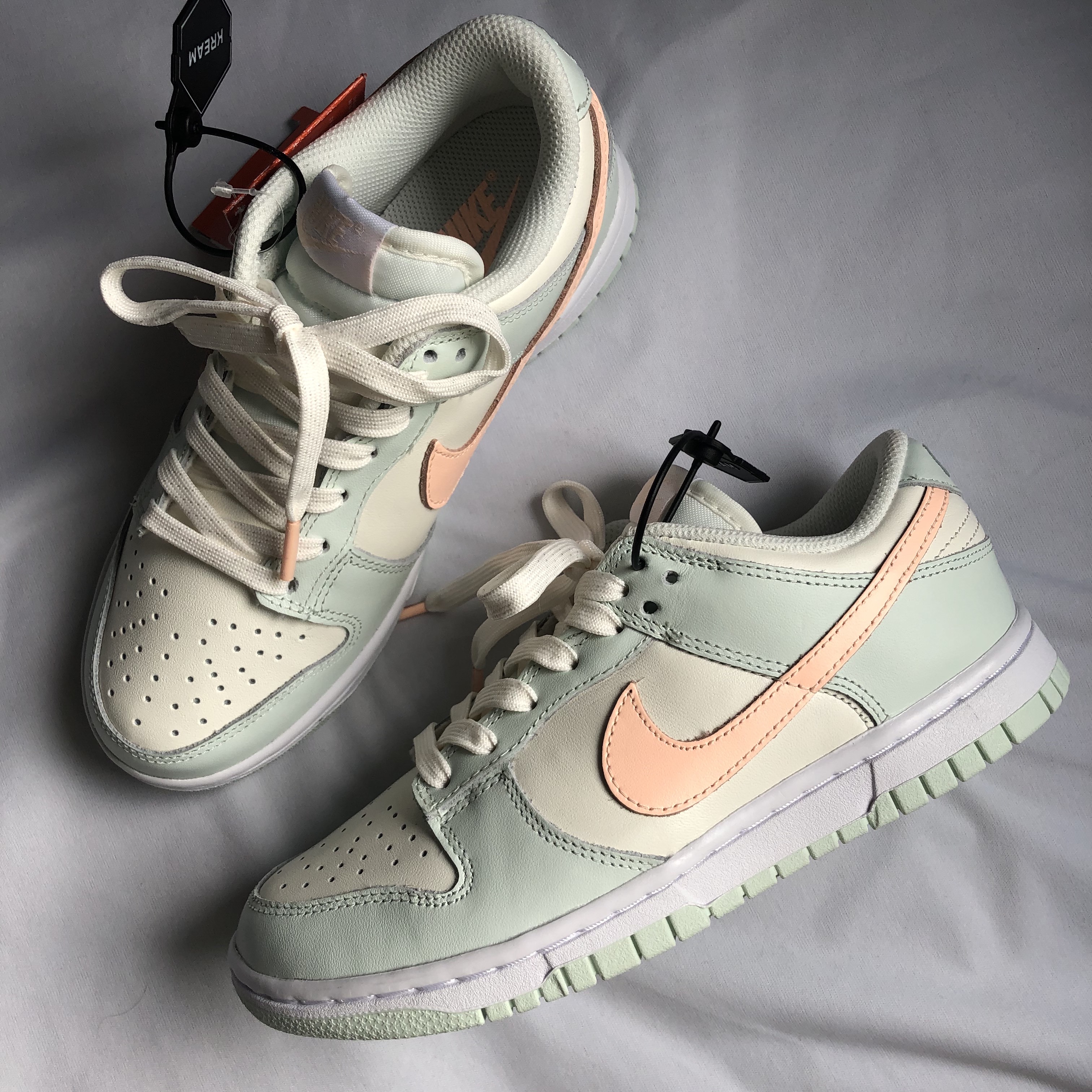 (W) Nike Dunk Low Barely Green 착용 스타일 - 1