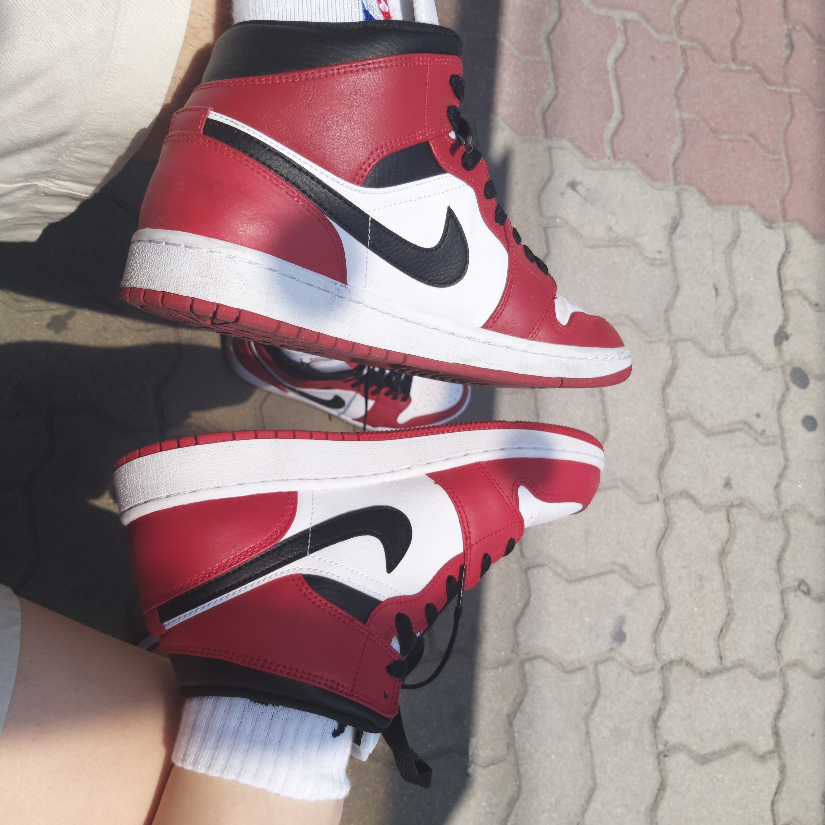 Jordan 1 Mid Chicago 2020 착용 스타일 - 2