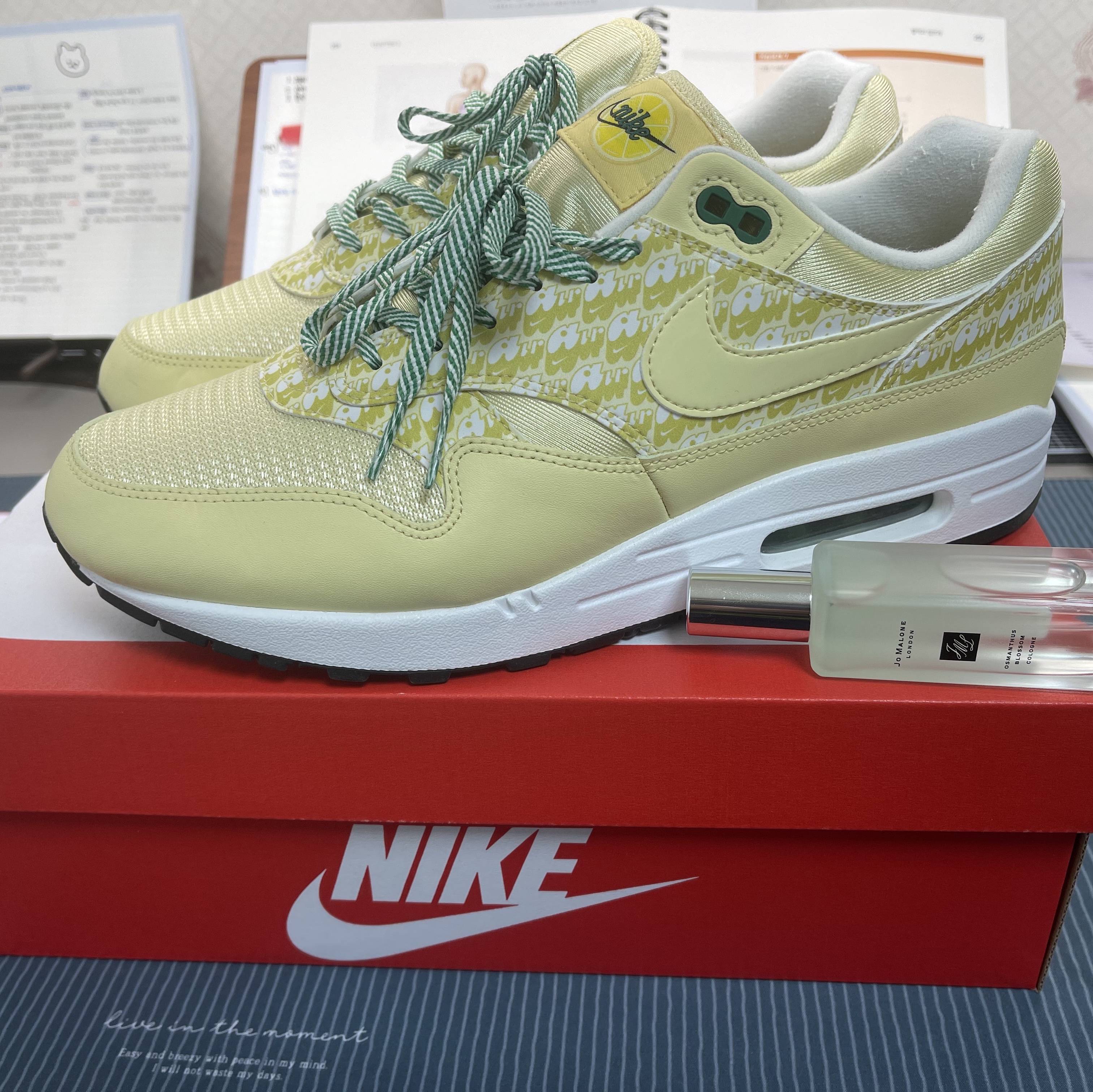 Nike Air Max 1 Lemonade 2020 착용 스타일 - 1