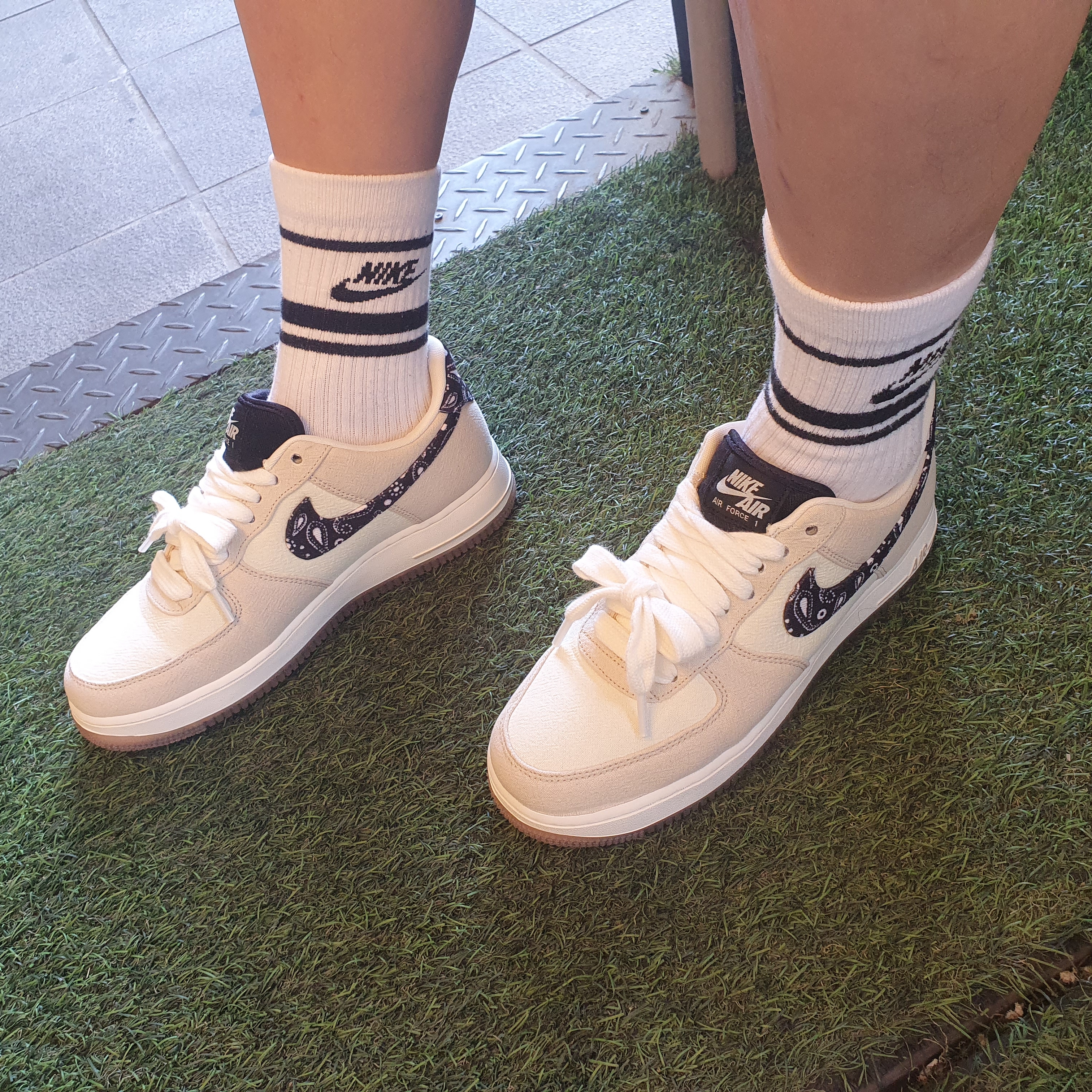 Nike Air Force 1 '07 LV8 Paisley Swoosh, Palace Tri-Tex T-Shirt Black - 20SS 착용 스타일 - 3