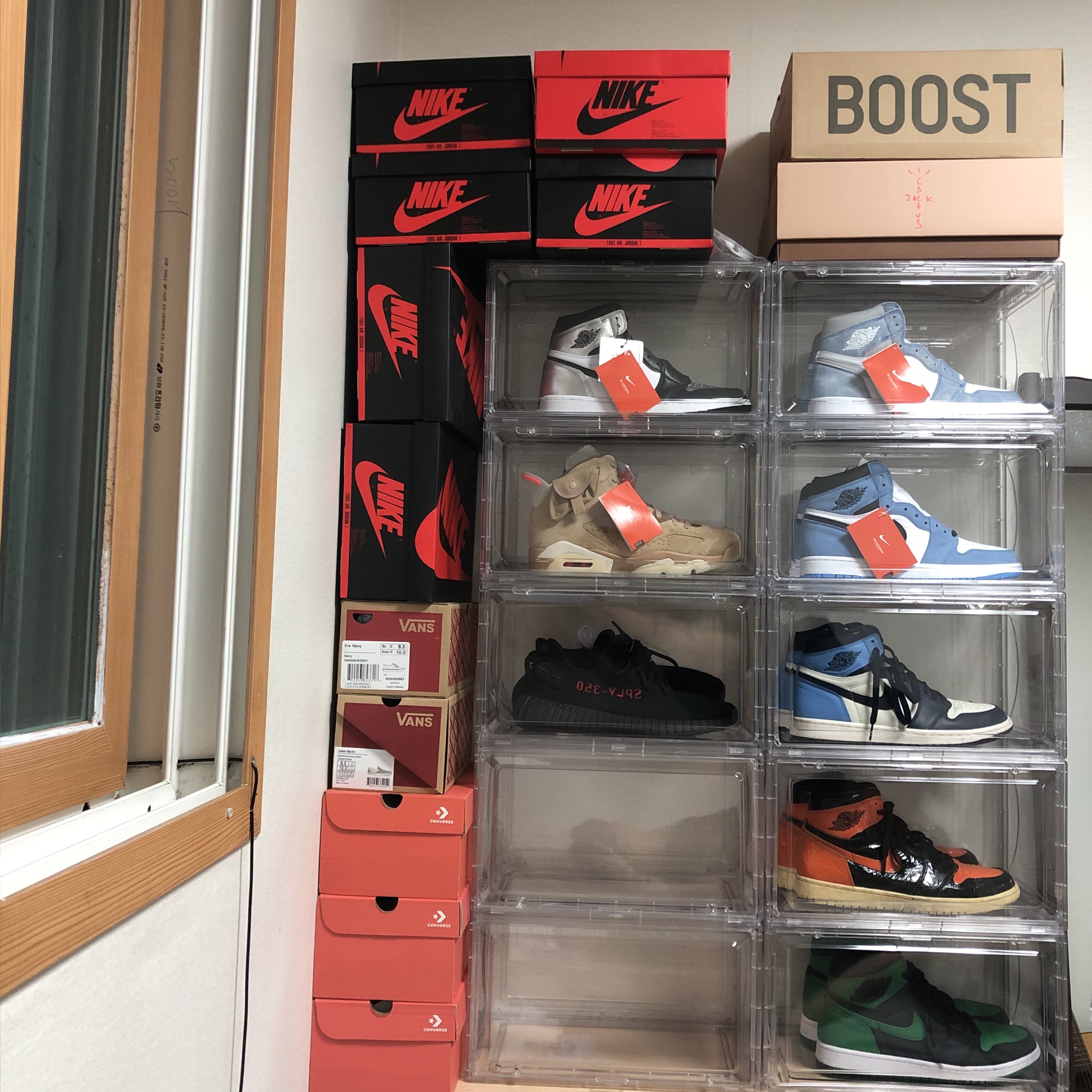 Adidas Yeezy Boost 350 V2 Black Red 2020, Jordan 6 x Travis Scott Retro SP British Khaki 착용 스타일