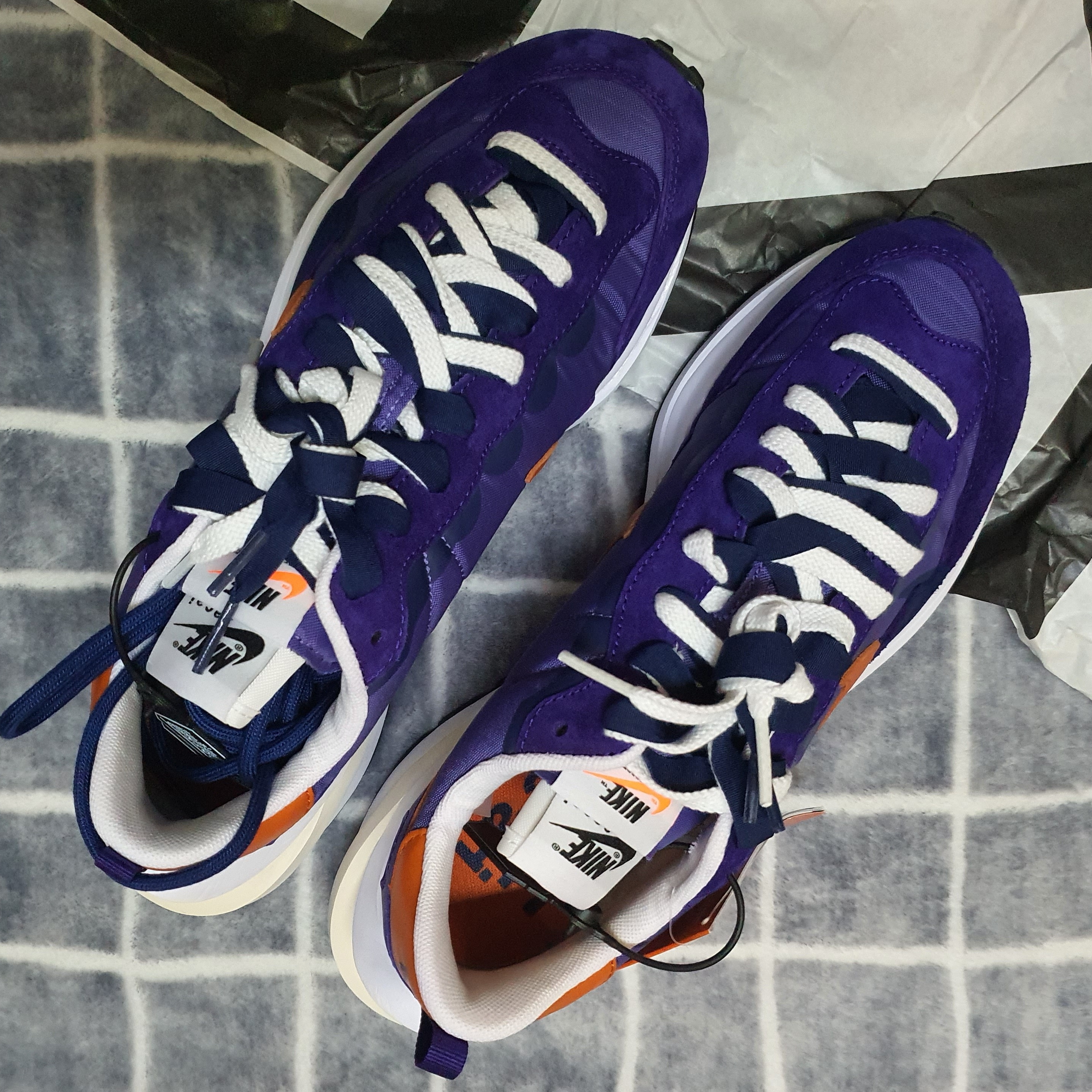Nike x Sacai VaporWaffle Dark Iris 착용 스타일 - 1