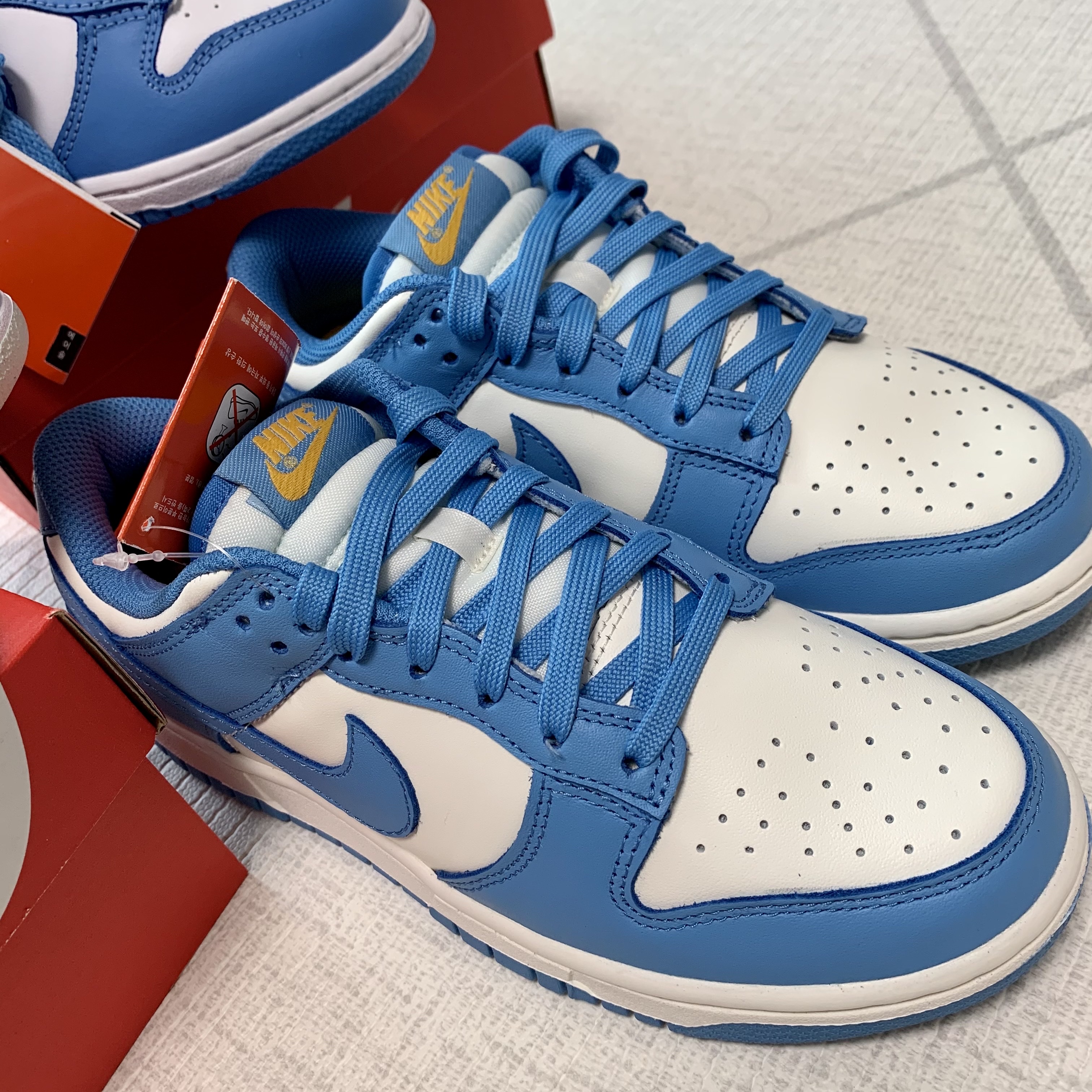 Nike Dunk Low Retro University Blue 착용 스타일 - 1