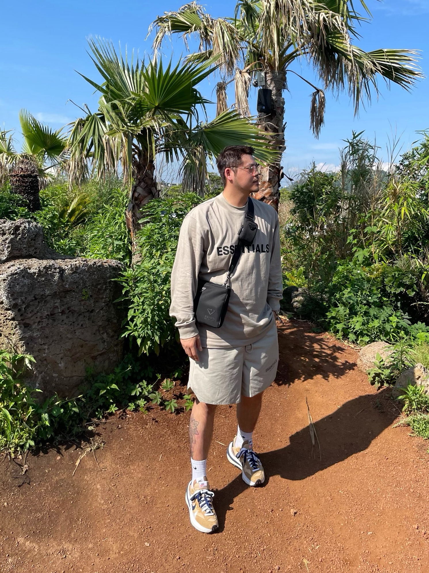 Essentials 3D Silicon Applique Boxy Long Sleeve T-Shirt Olive/Khaki - 20FW, Essentials Volley Shorts Olive/Khaki - 20FW 착용 스타일