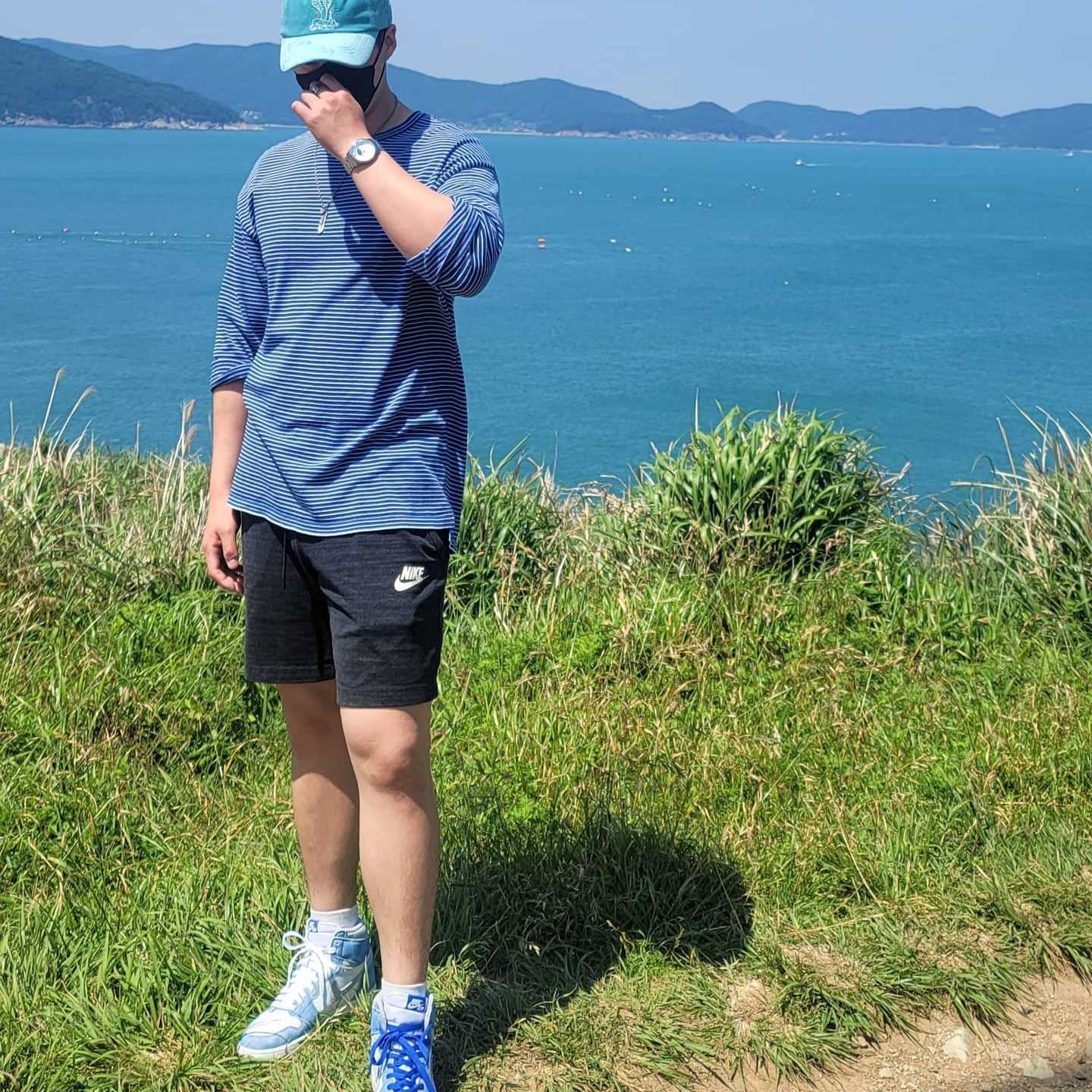 Jordan 1 Retro High OG Hyper Royal 착용 스타일 - 1