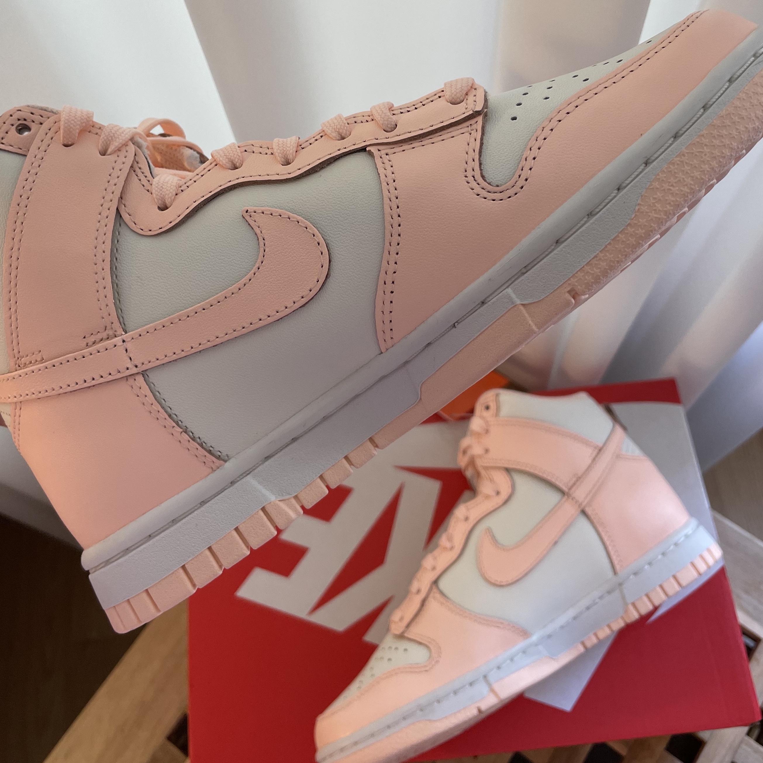 (W) Nike Dunk High Crimson Tint 착용 스타일