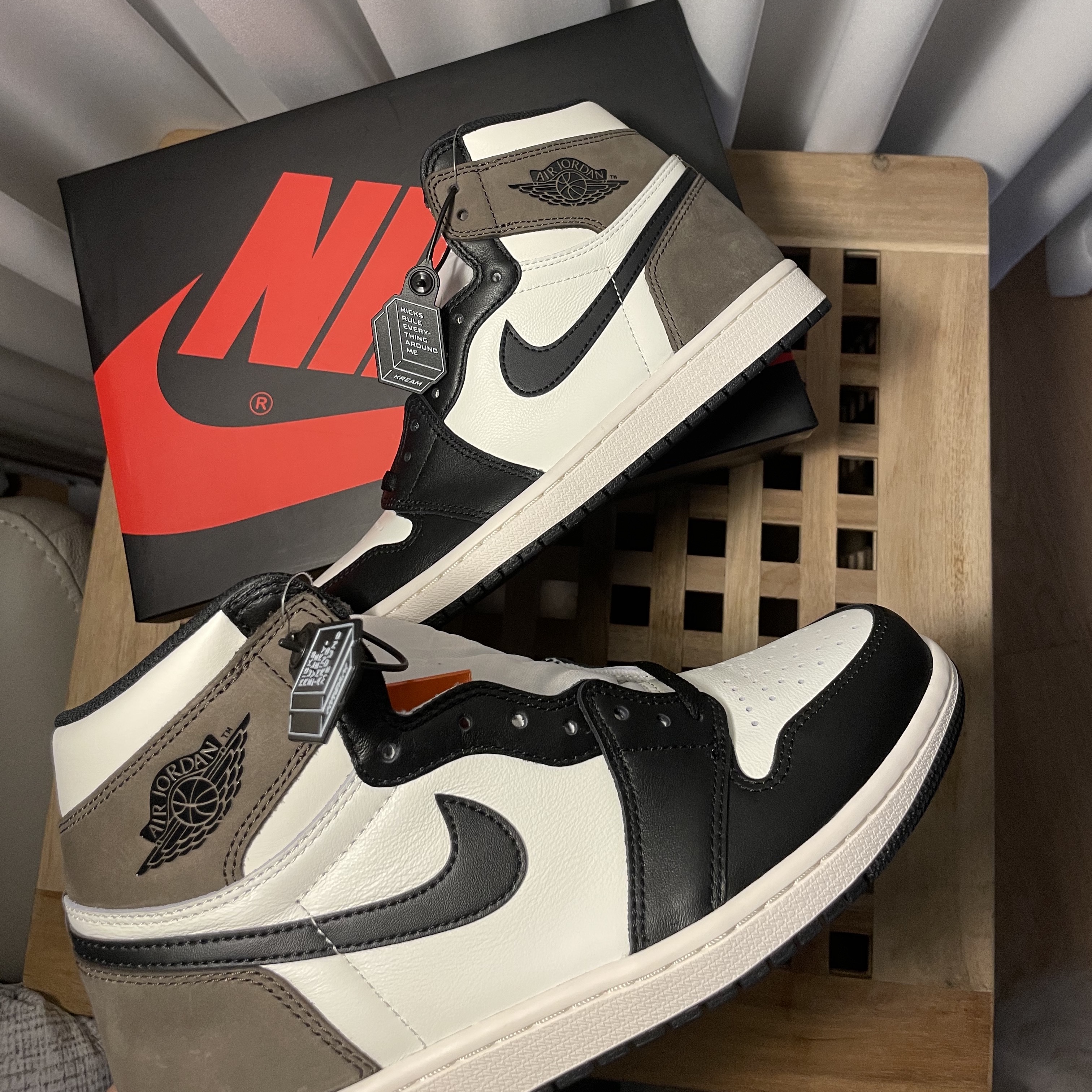 Jordan 1 Retro High OG Black Mocha 착용 스타일
