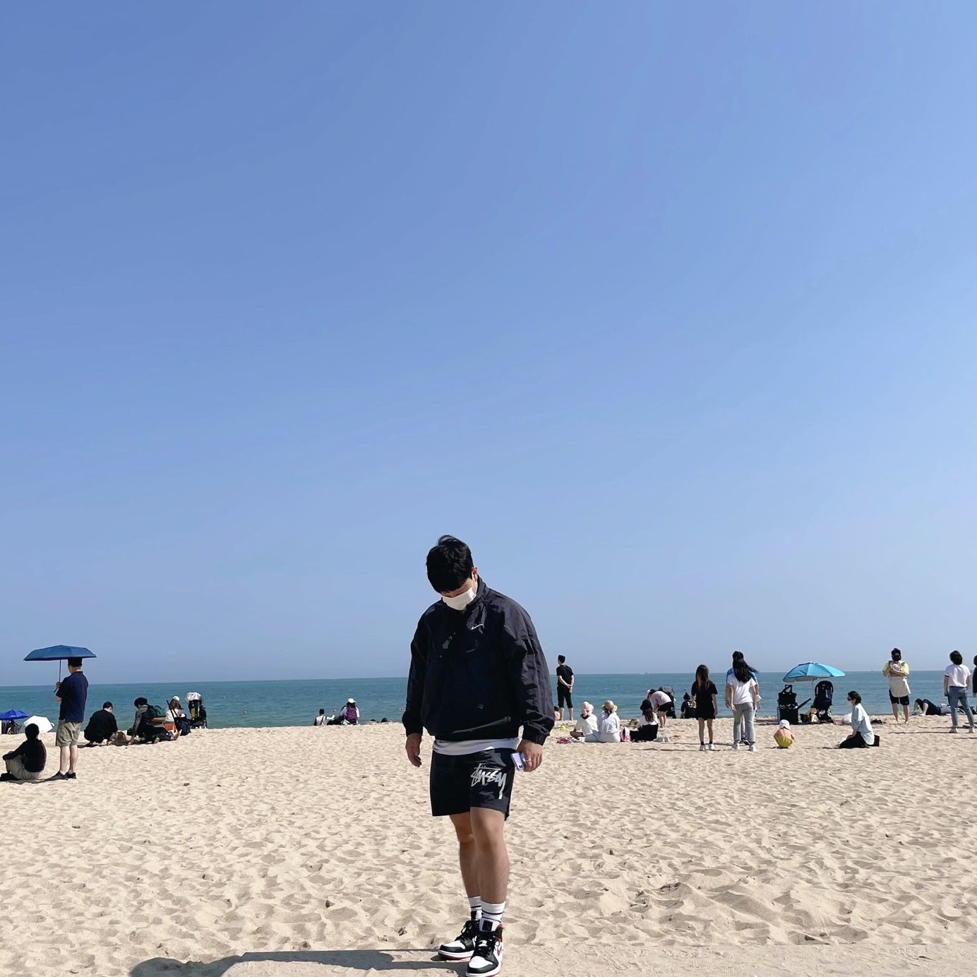 Nike x Stussy Water Shorts Off Noir, Nike x Stussy Windrunner Jacket Off Noir 착용 스타일