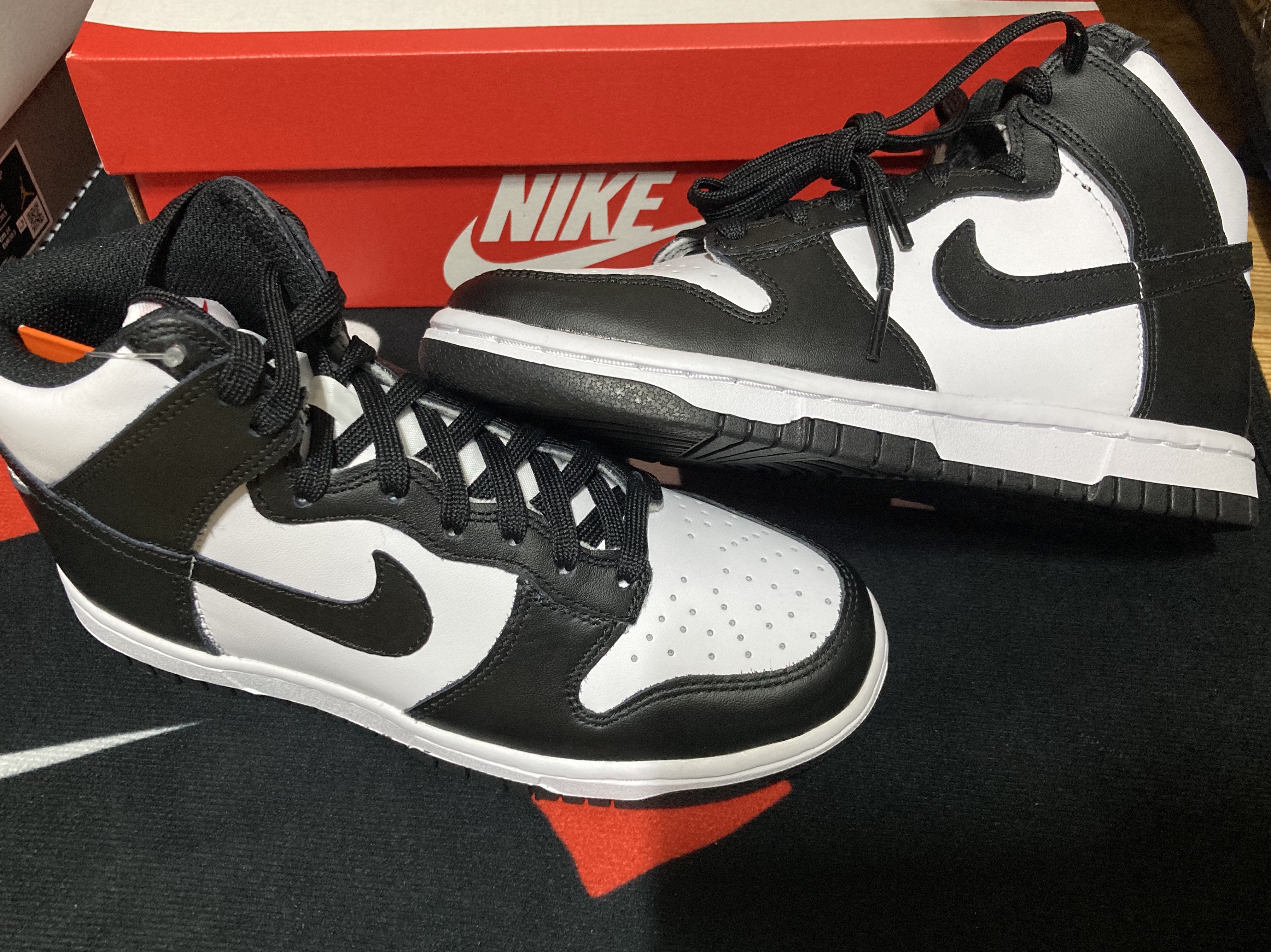 (W) Nike Dunk High Black and White 착용 스타일
