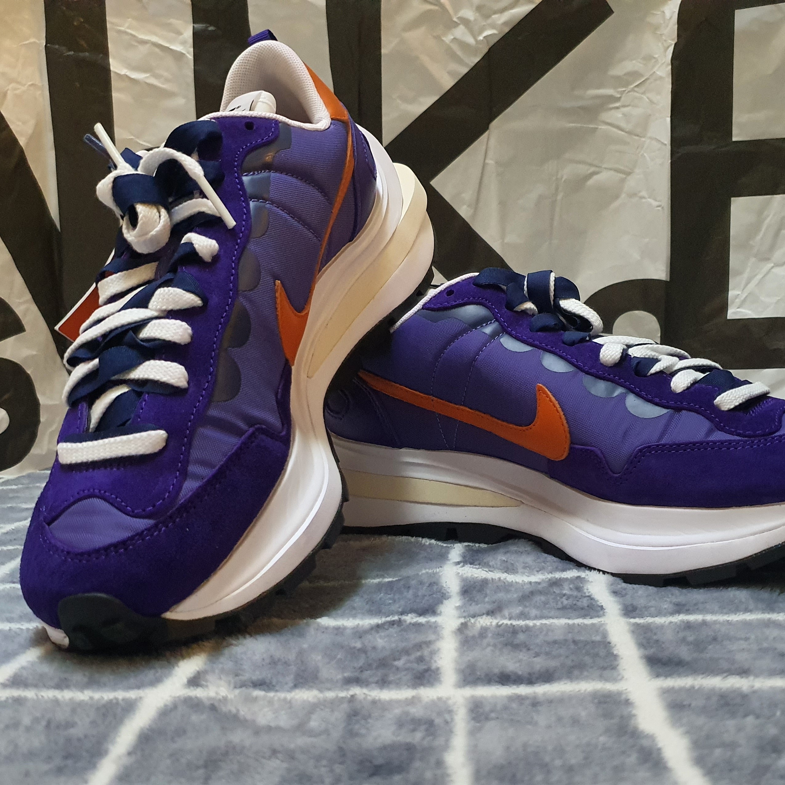 Nike x Sacai VaporWaffle Dark Iris 착용 스타일 - 2