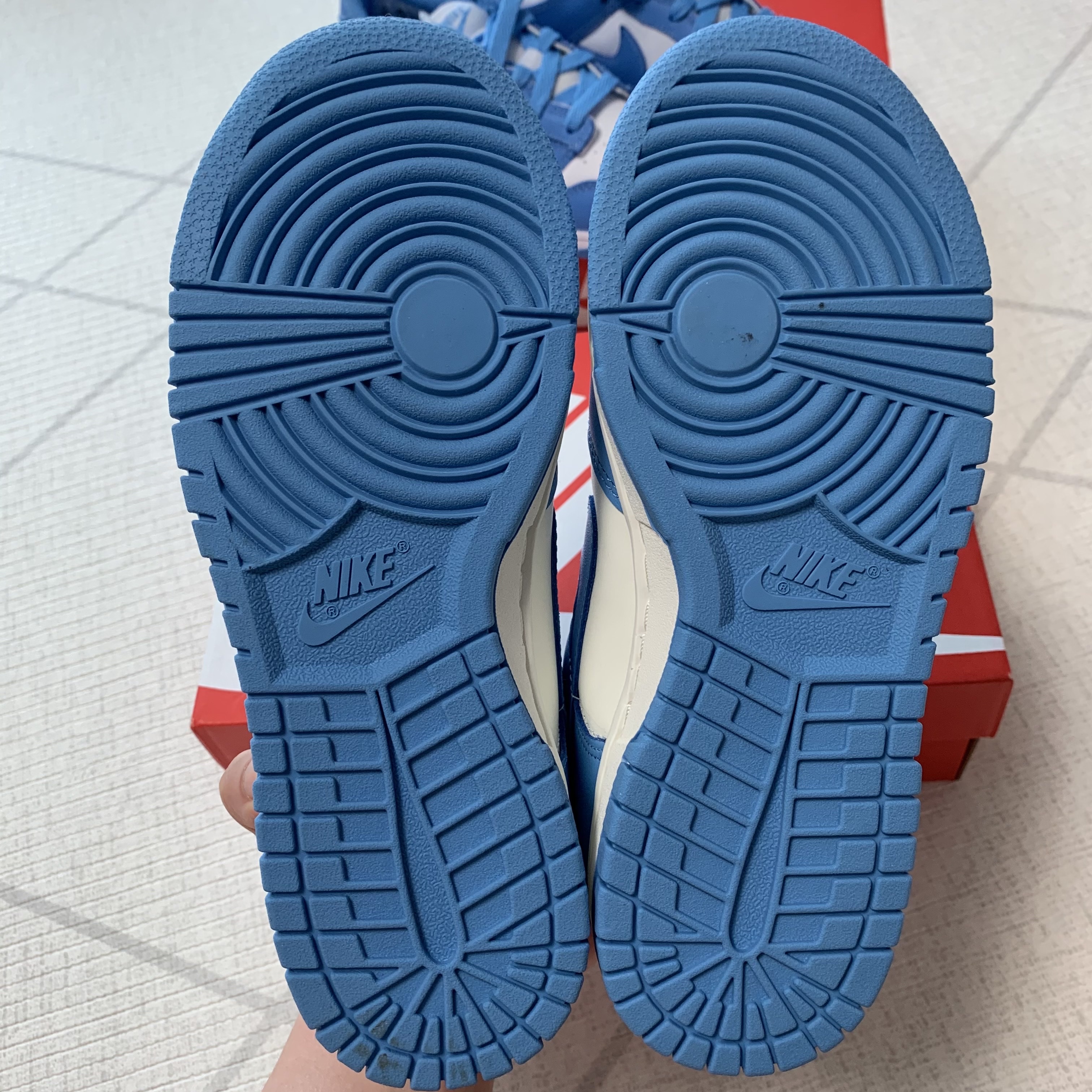 Nike Dunk Low Retro University Blue 착용 스타일 - 5