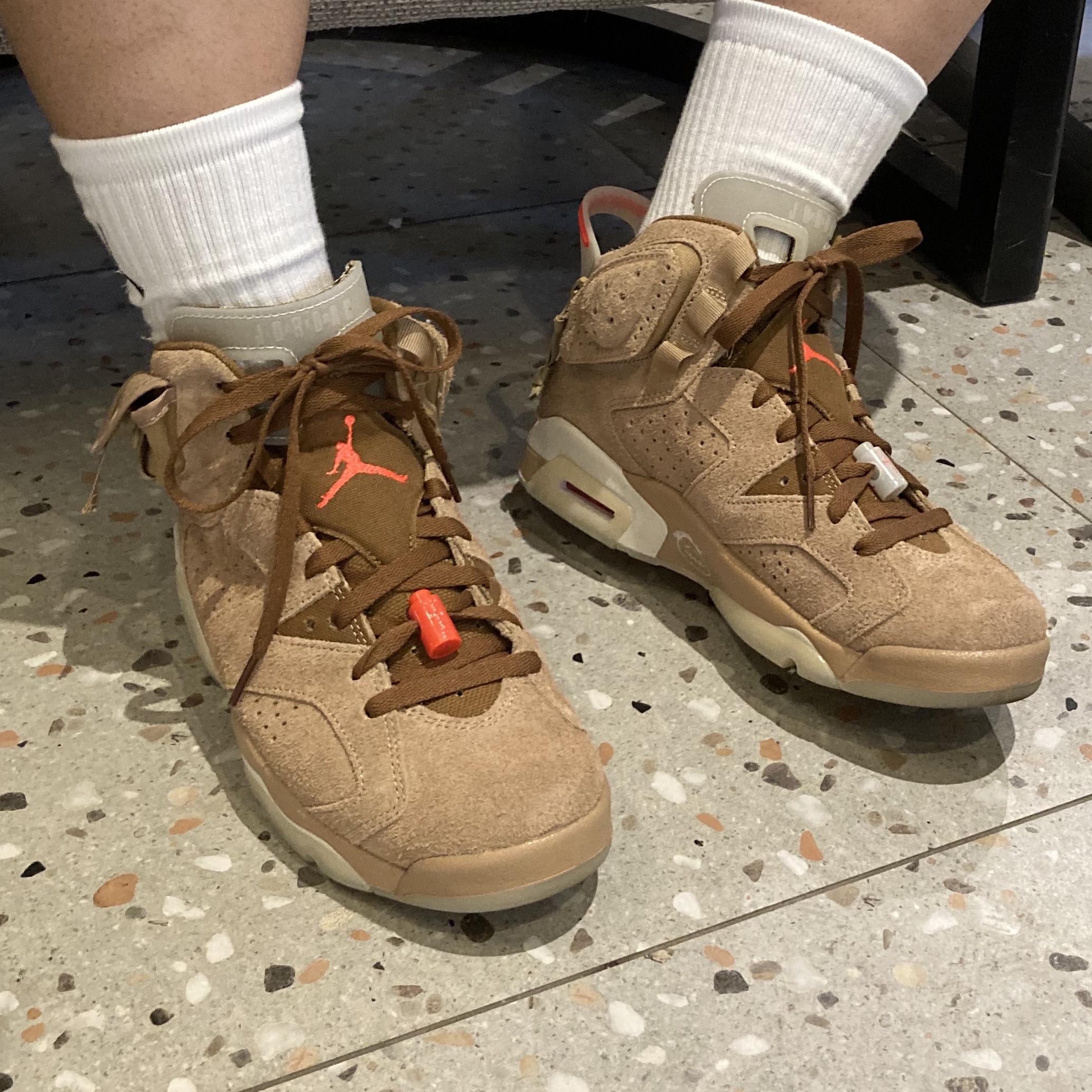Jordan 6 x Travis Scott Retro SP British Khaki 착용 스타일