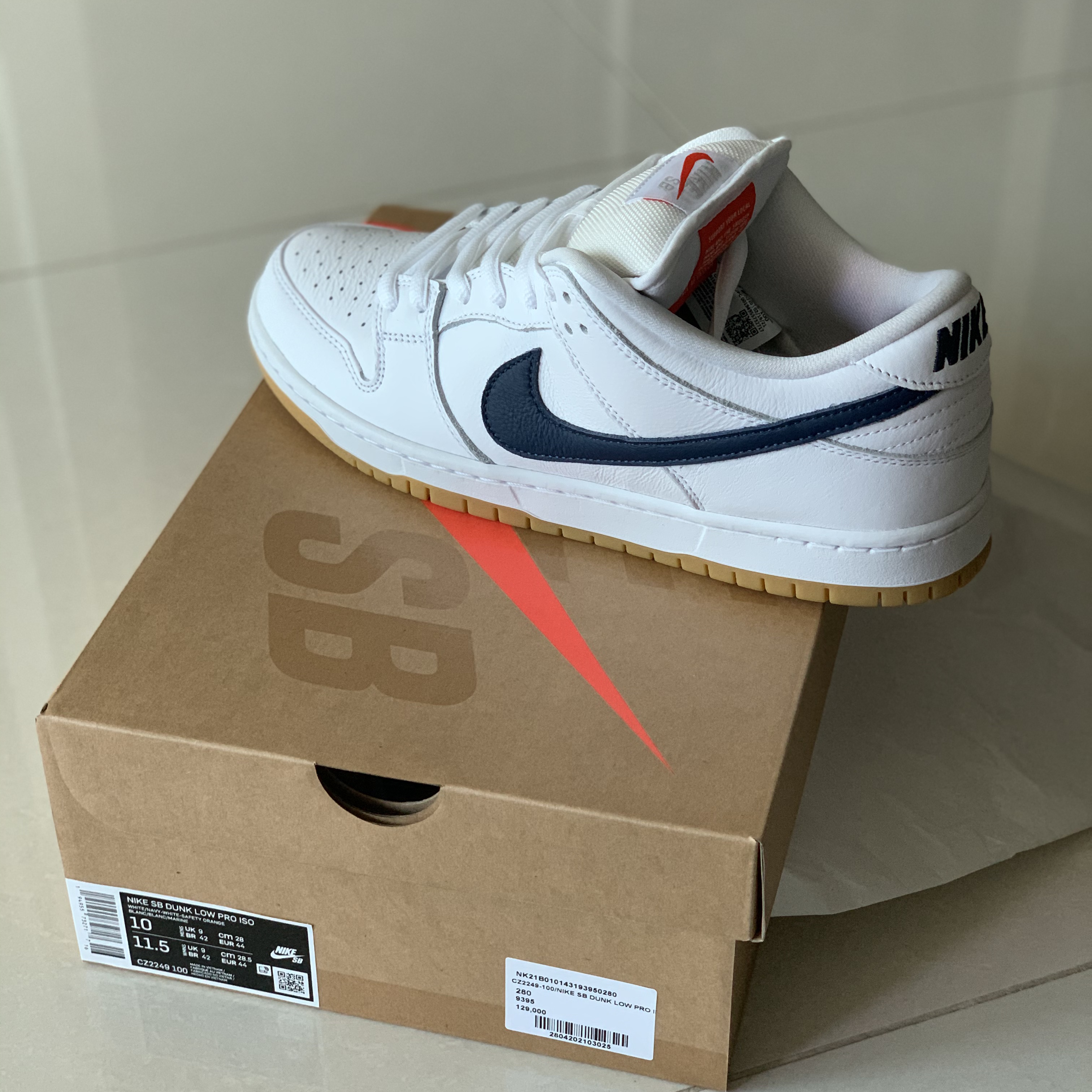 Nike SB Dunk Low Pro ISO Orange Label White Navy 착용 스타일 - 3