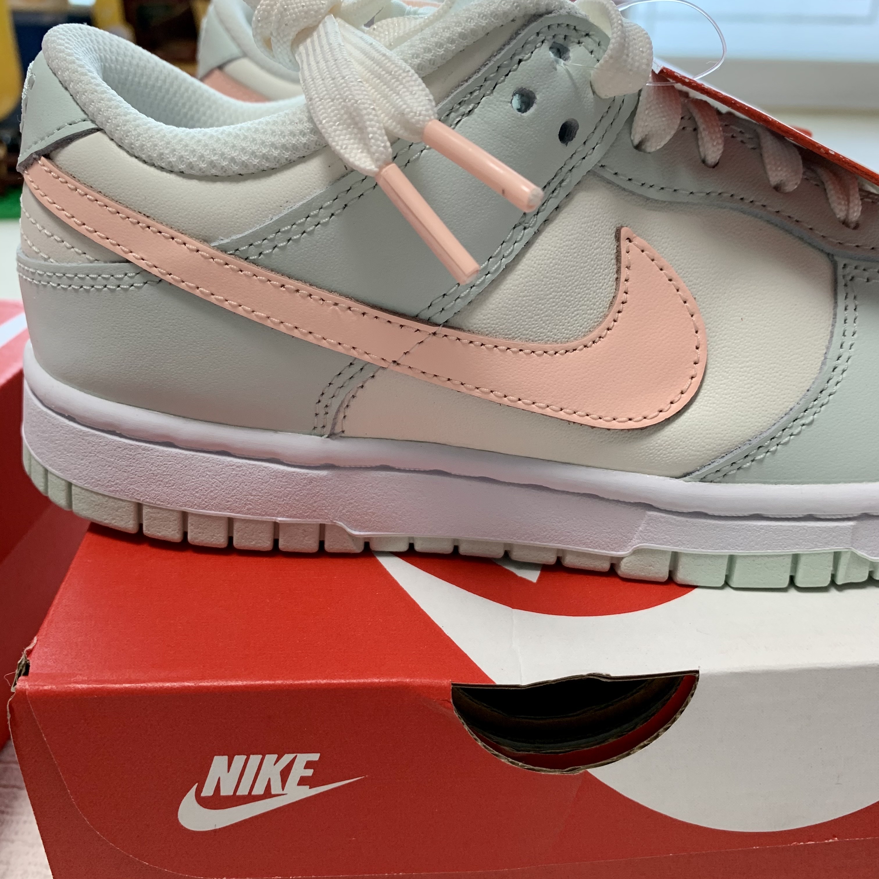 (W) Nike Dunk Low Barely Green 착용 스타일 - 3