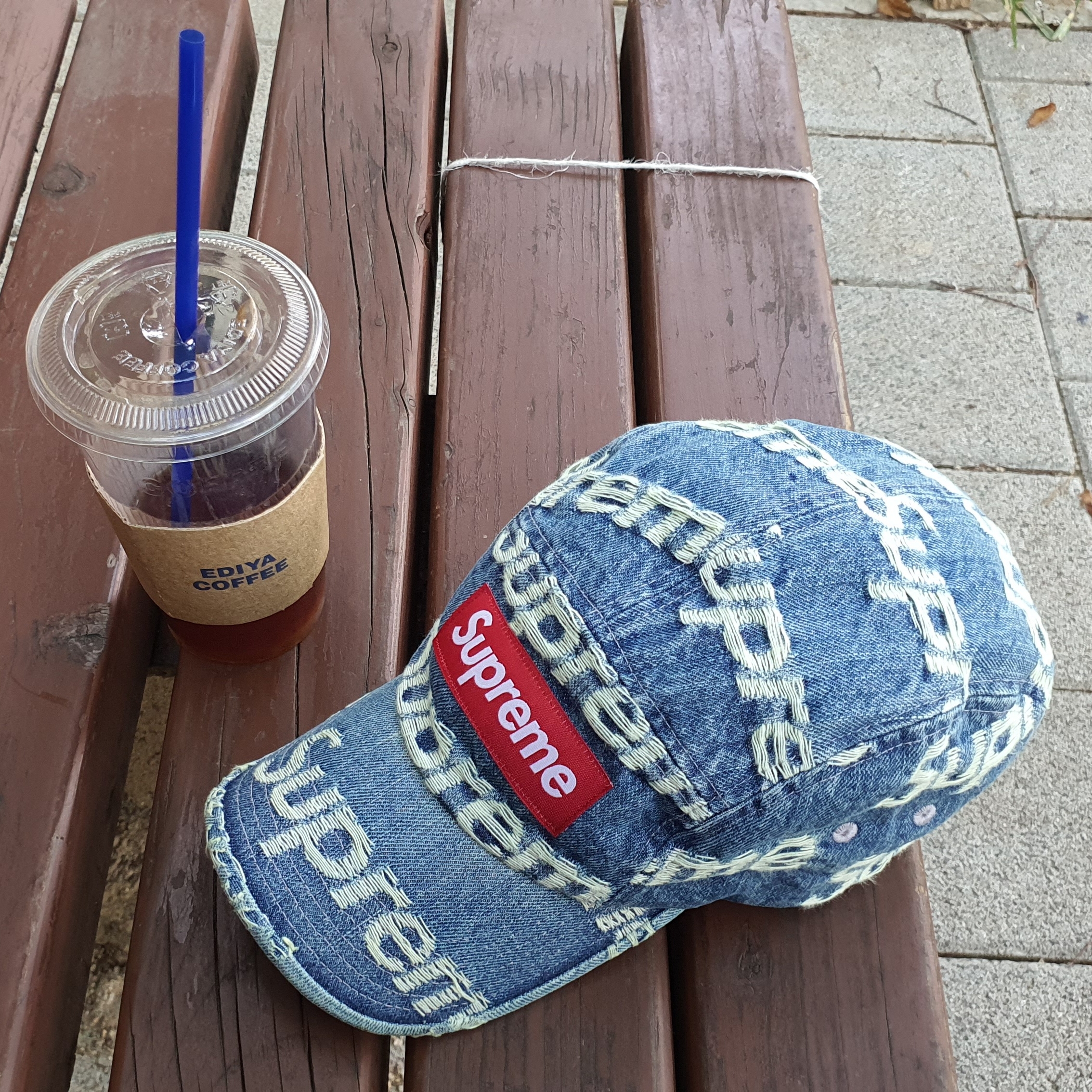 Supreme Frayed Logos Denim Camp Cap Blue - 21SS 착용 스타일