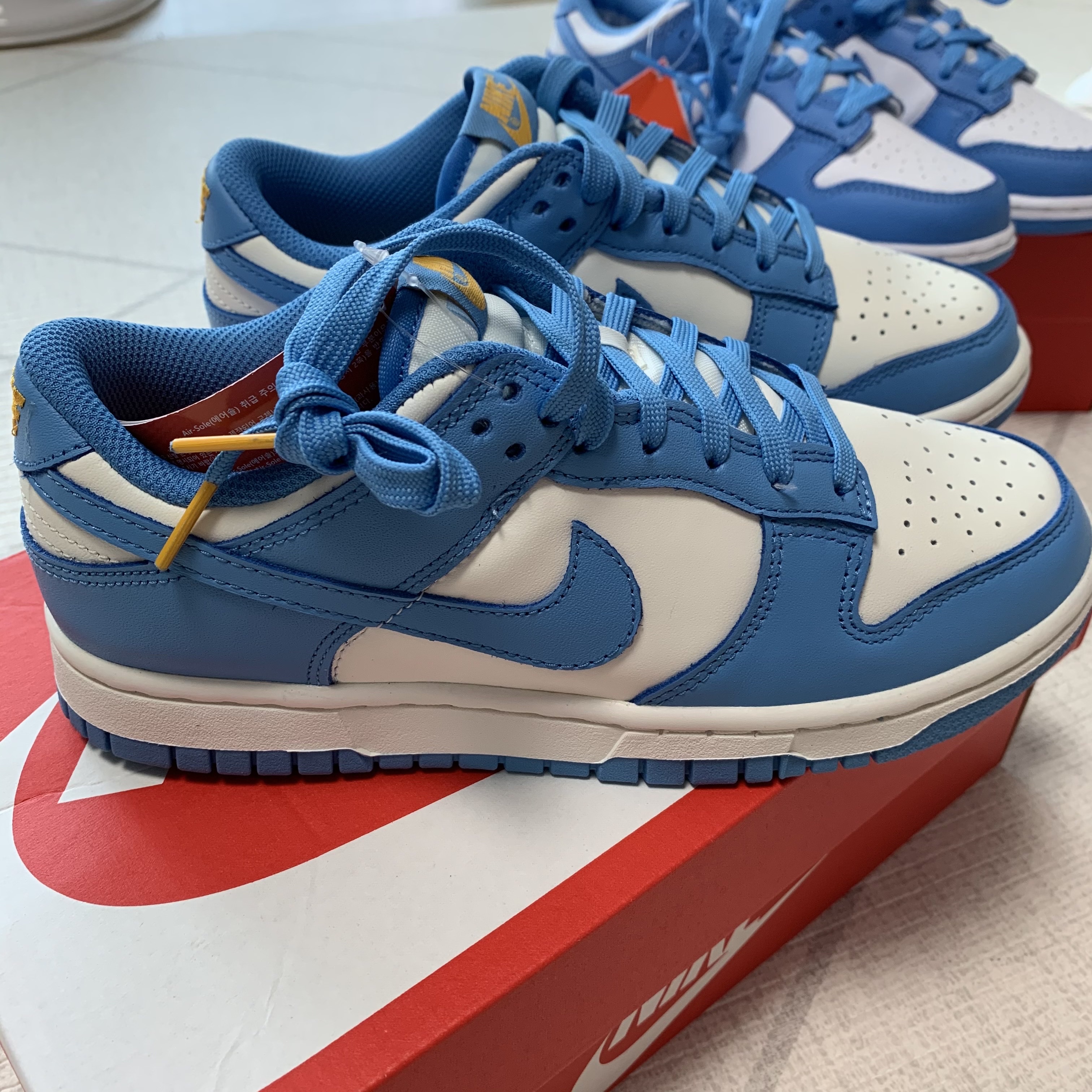 Nike Dunk Low Retro University Blue 착용 스타일 - 2