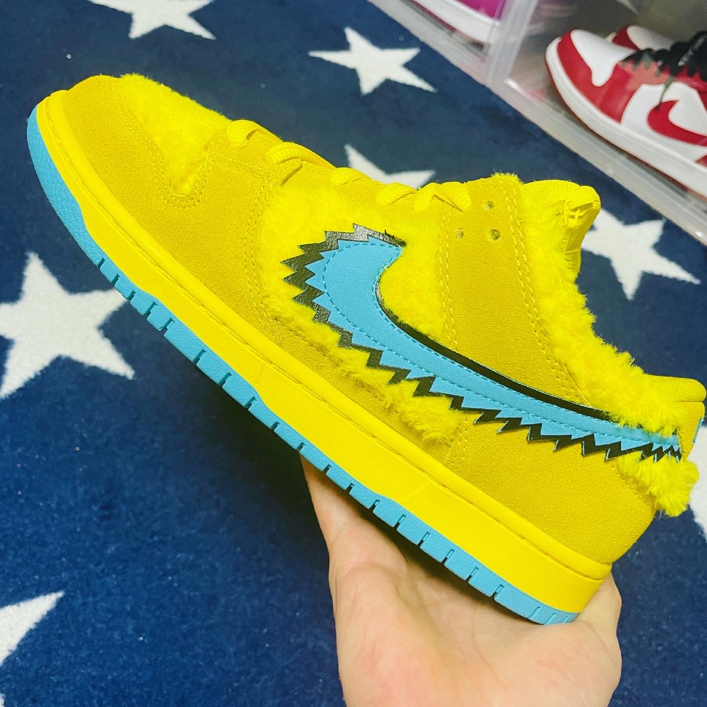 Nike x Grateful Dead SB Dunk Low Yellow Bear 착용 스타일 - 2