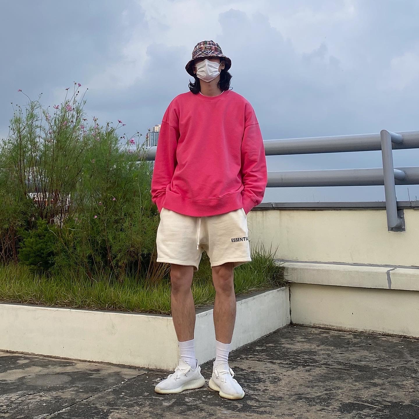 Adidas Yeezy Boost 350 V2 Cream/Triple White, Essentials Fleece Shorts Buttercream - 20SS 착용 스타일 - 1