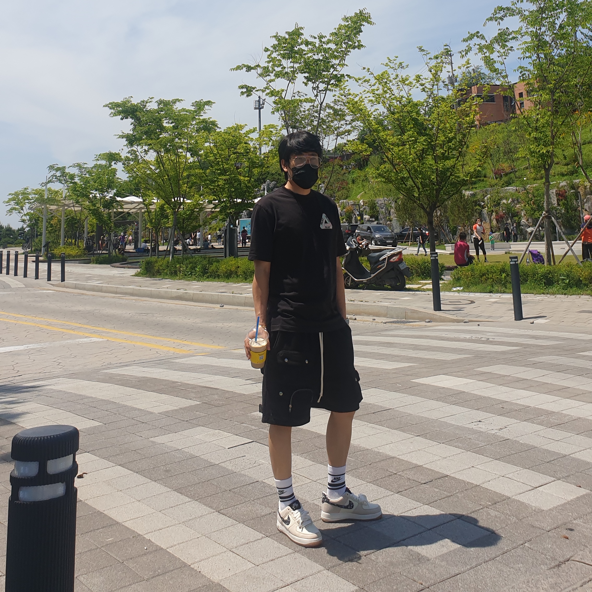 Nike Air Force 1 '07 LV8 Paisley Swoosh, Palace Tri-Tex T-Shirt Black - 20SS 착용 스타일 - 1