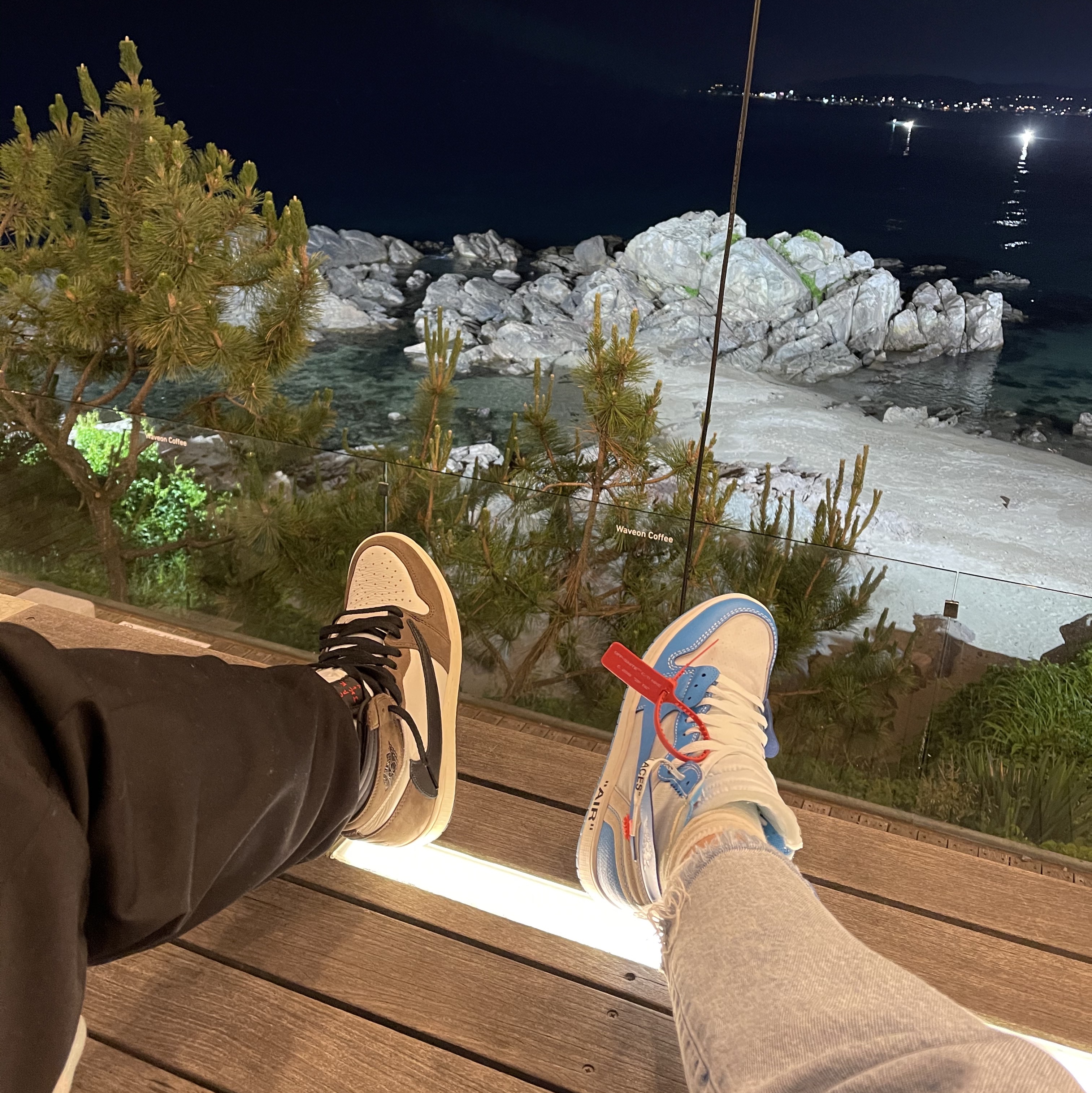 Jordan 1 x Travis Scott Retro High OG SP Mocha, Jordan 1 x Off-White Retro High University Blue 착용 스타일 - 1