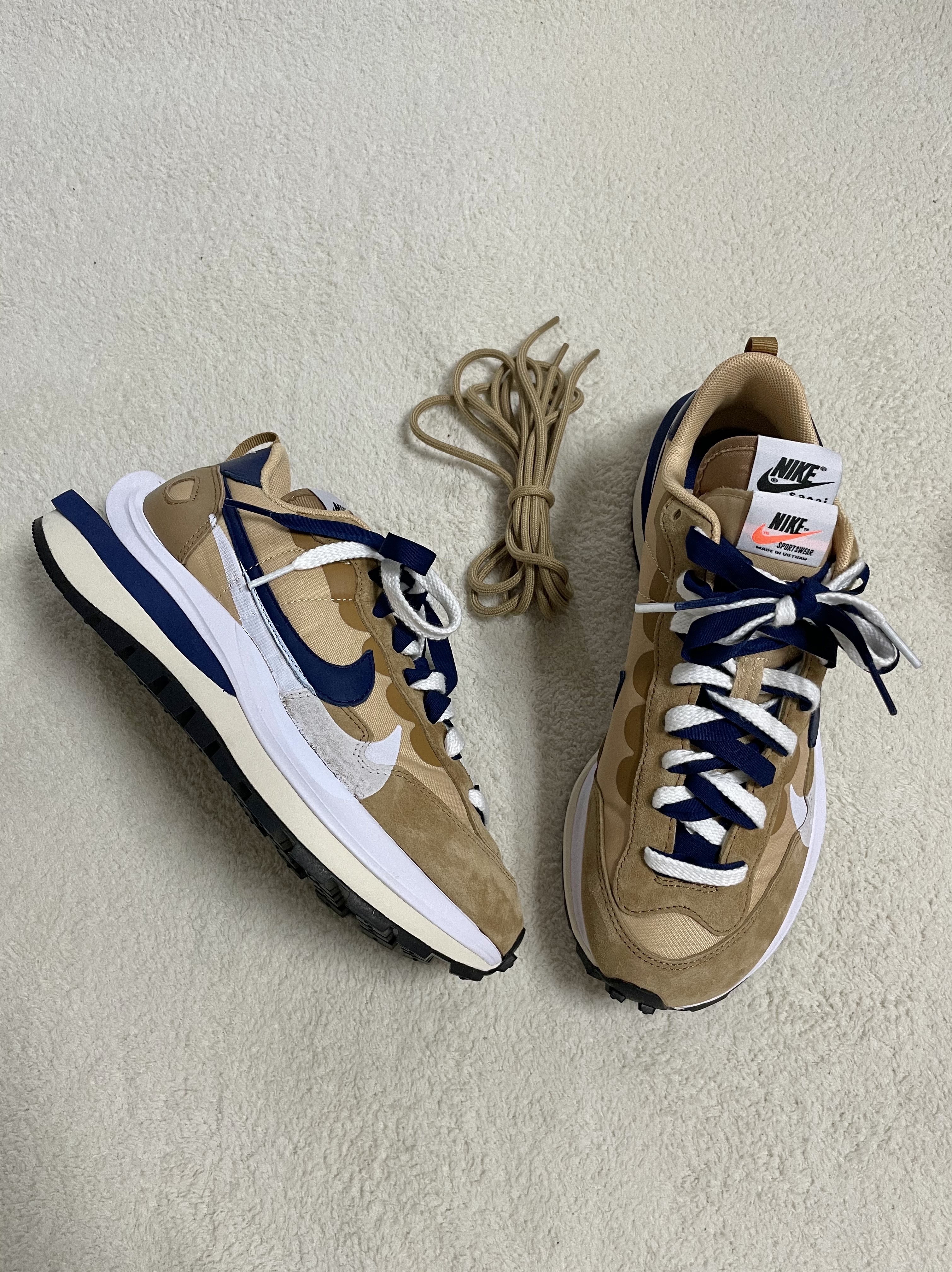 Nike x Sacai VaporWaffle Sesame and Blue Void 착용 스타일