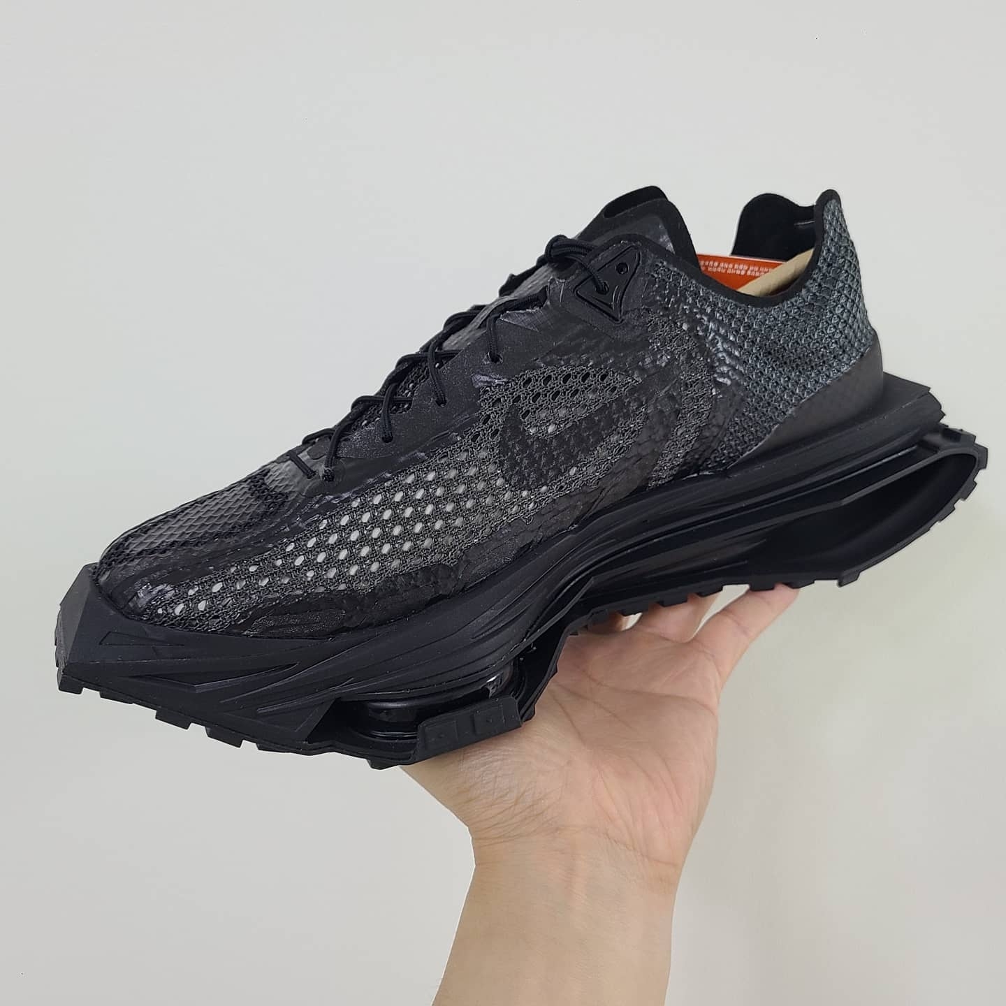 Nike x Matthew M Williams Zoom 004 Triple Black 착용 스타일 - 2