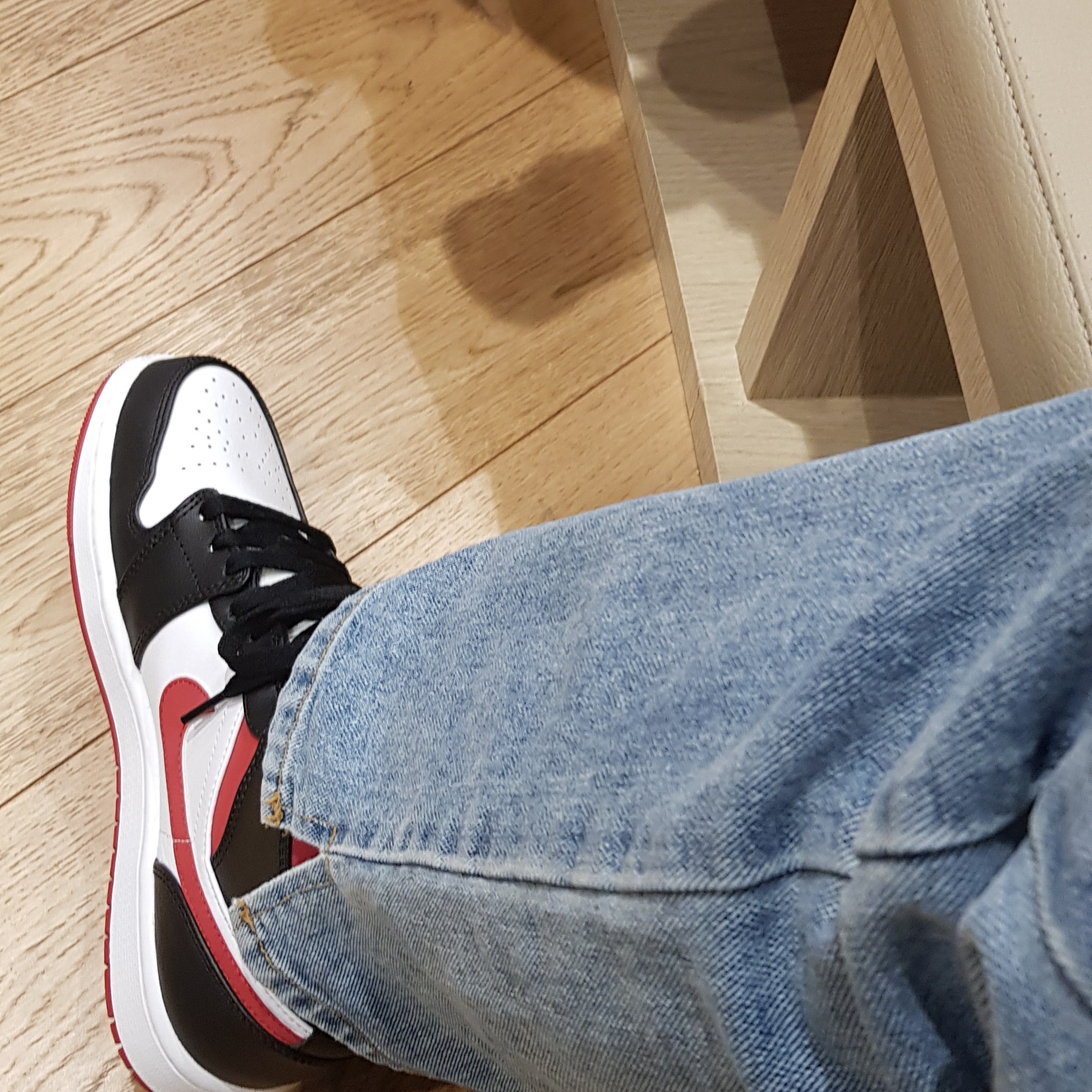 Jordan 1 Mid Gym Red Black White, (TD) Jordan 1 White Gym Red Black 착용 스타일 - 1