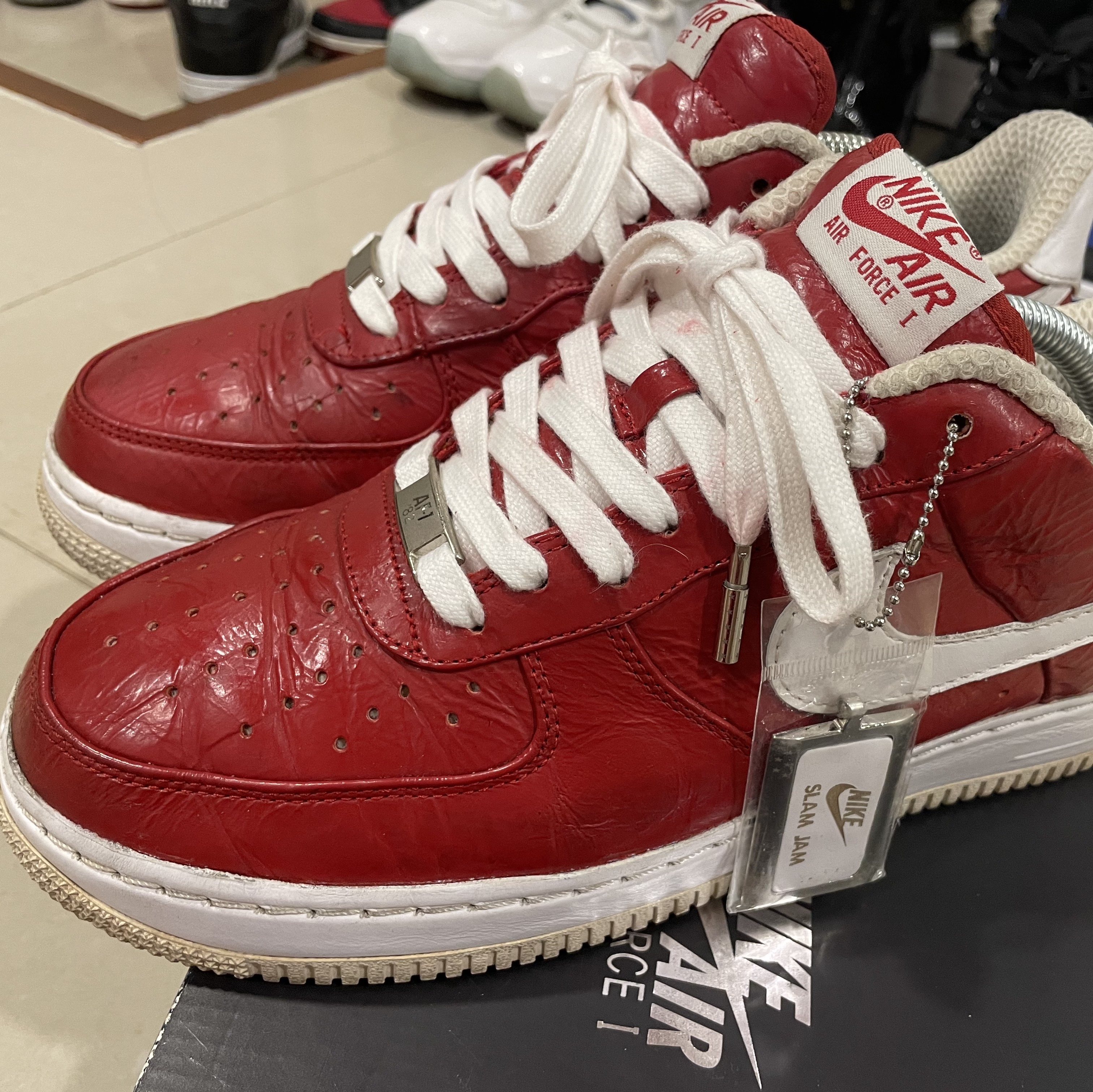 Nike x Slam Jam Air Force 1 Low Supreme I/O Red, (GS) Jordan 1 Retro Low OG Bred 2015 착용 스타일 - 2