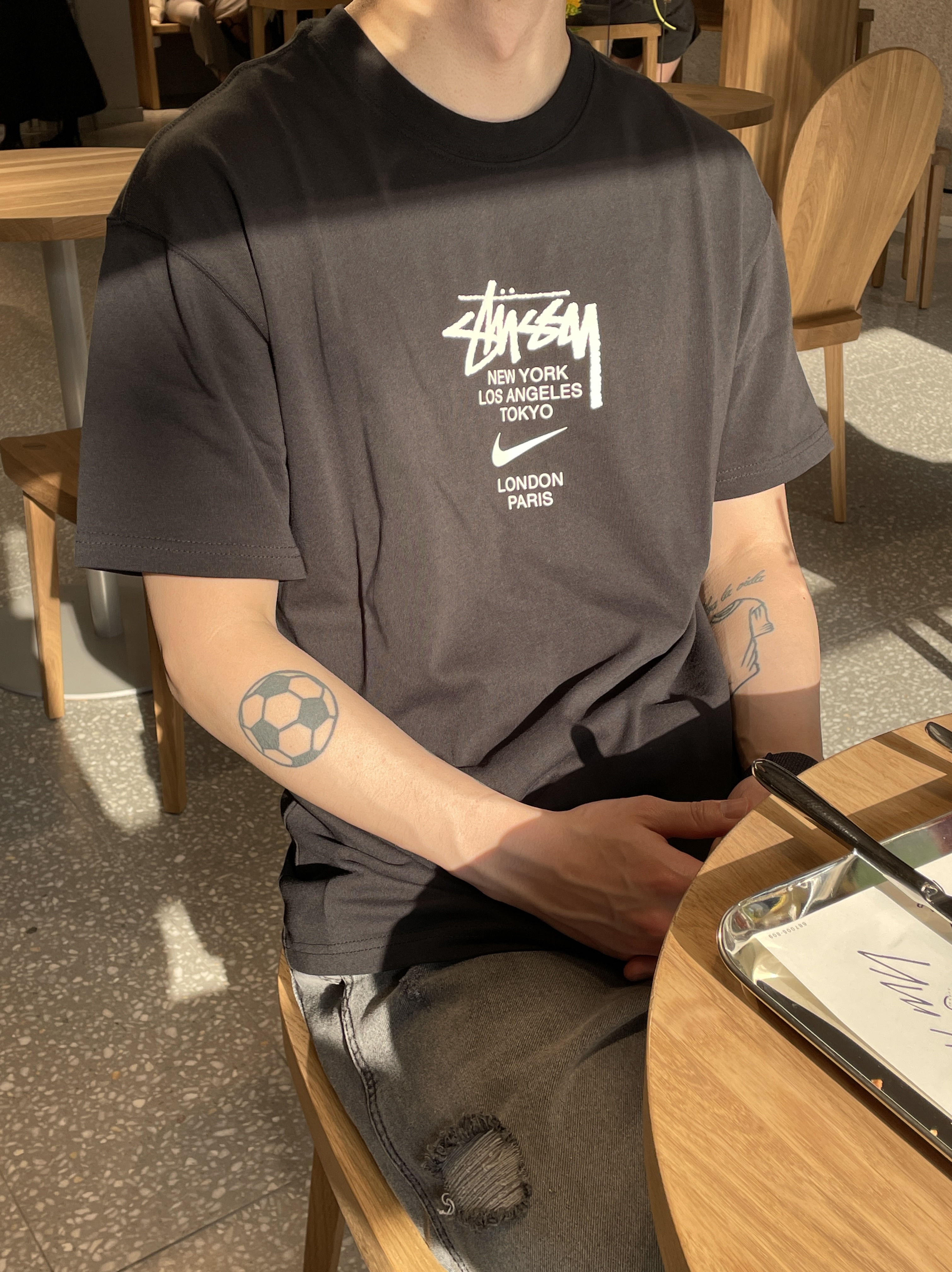 Nike x Stussy WT T-Shirt Black - Asia, Nike x Peaceminusone Air Force 1 Low Para-Noise 2.0 착용 스타일 - 3
