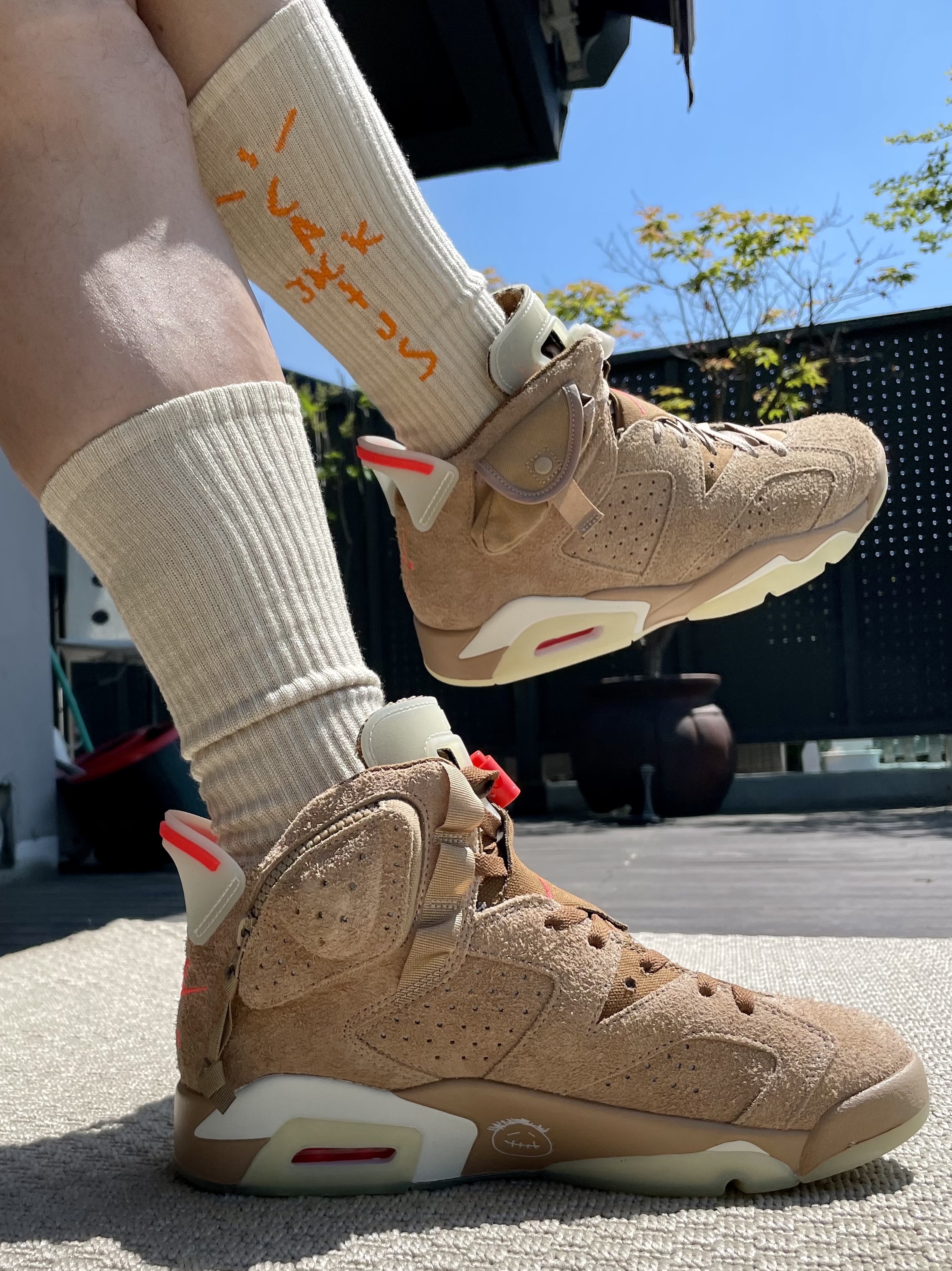 Jordan 6 x Travis Scott Retro SP British Khaki 착용 스타일
