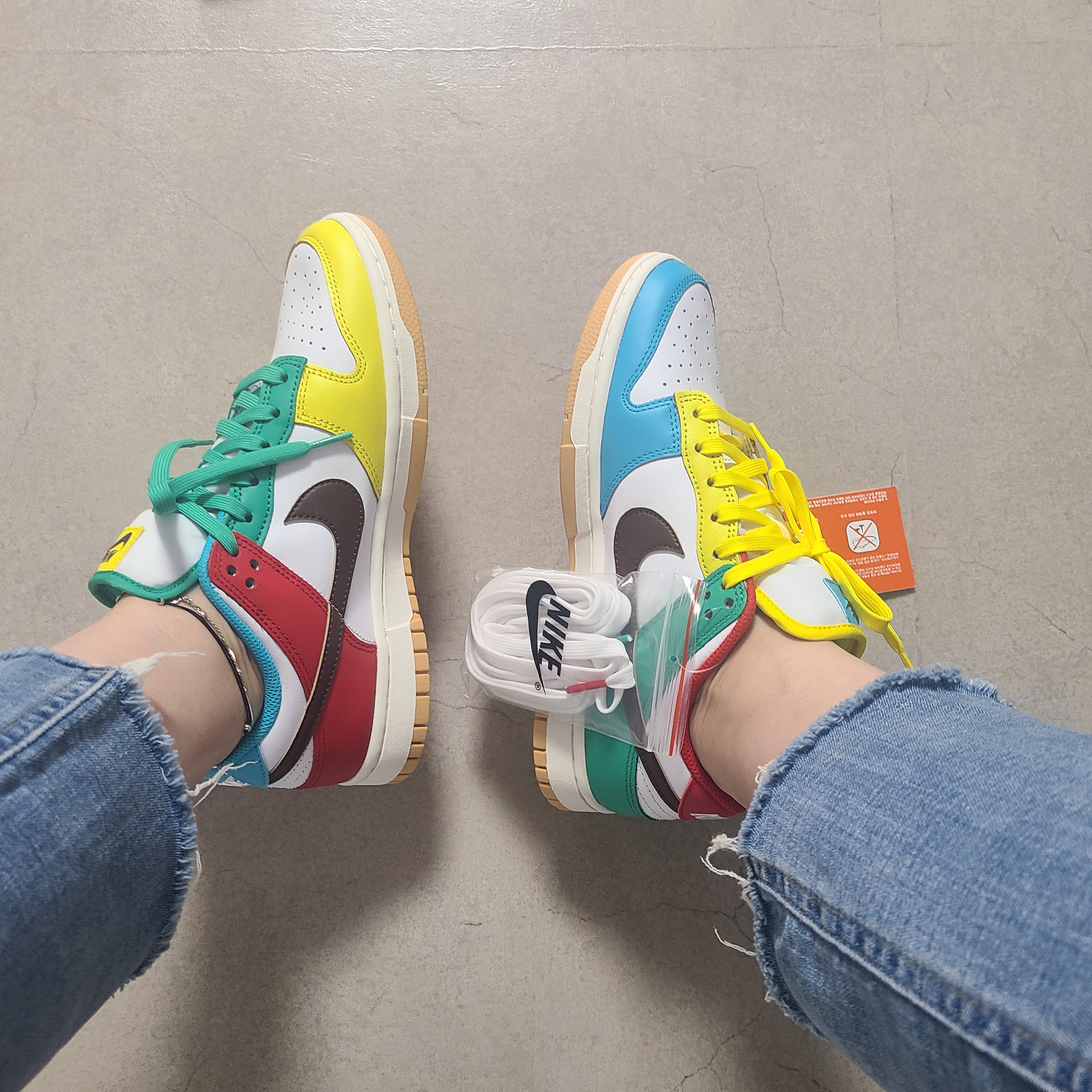 Nike Dunk Low SE Free.99 White 착용 스타일