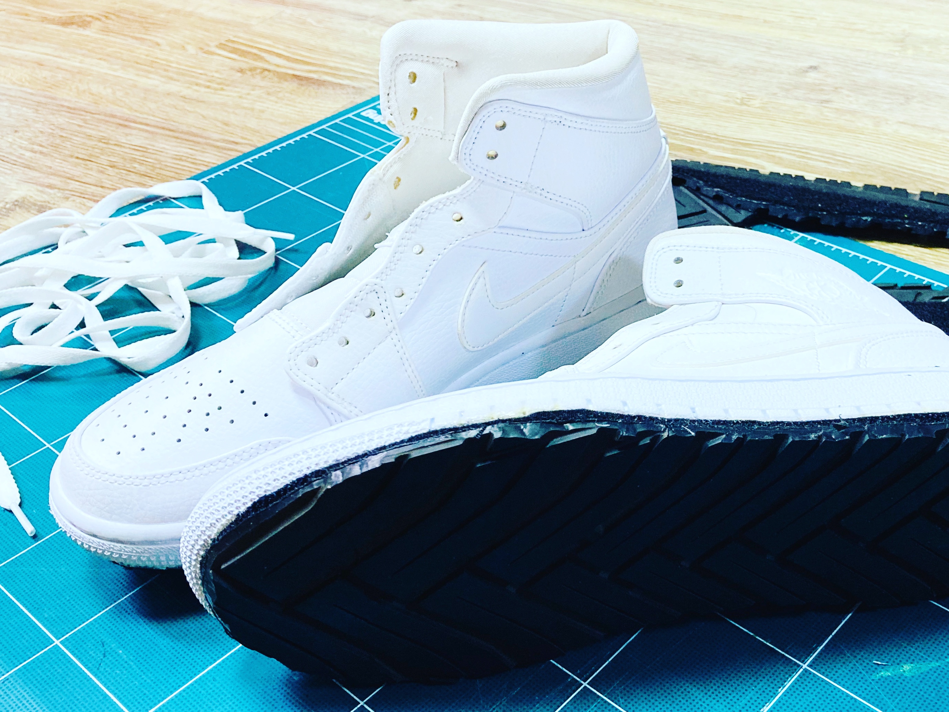 Jordan 1 Mid Triple White 착용 스타일 - 2