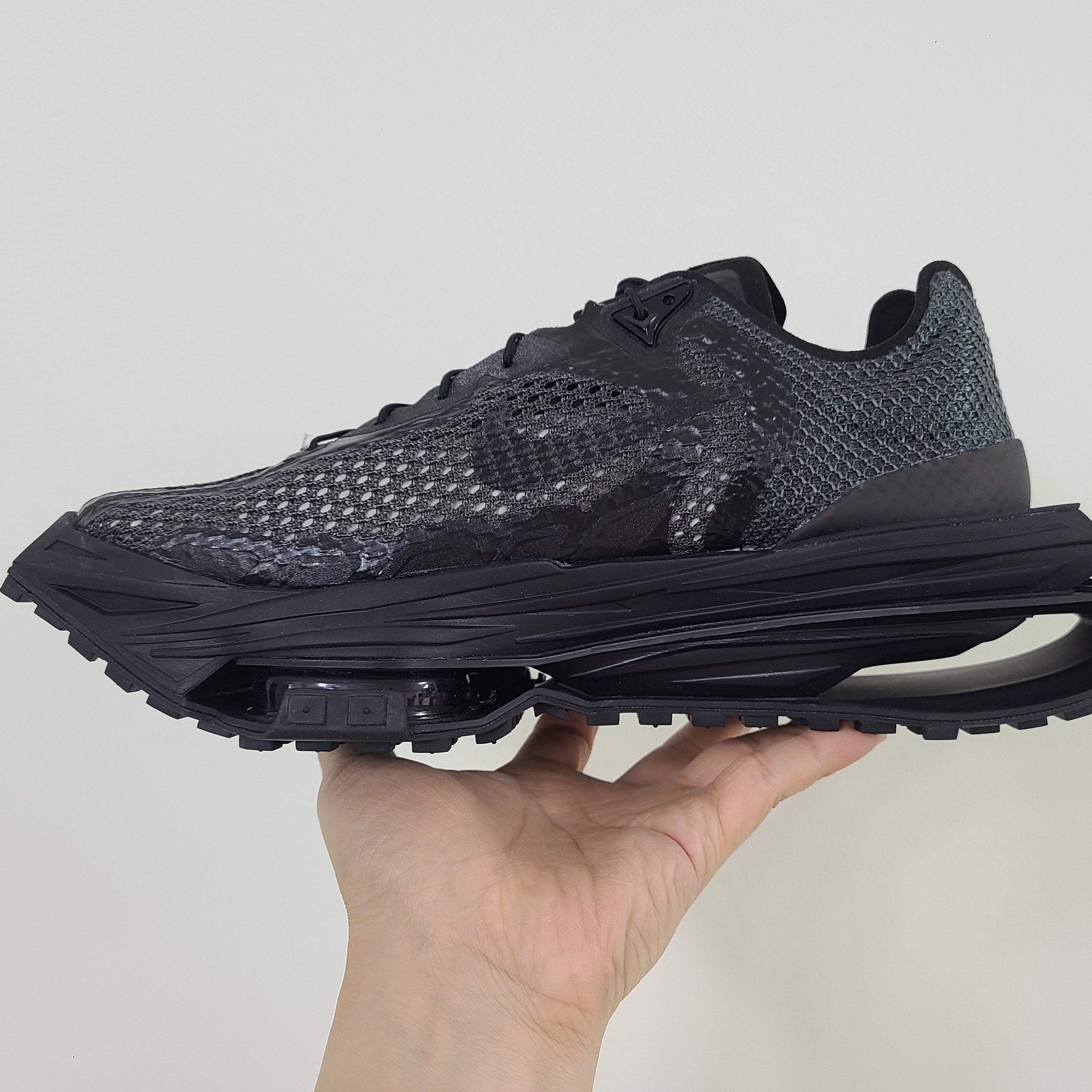 Nike x Matthew M Williams Zoom 004 Triple Black 착용 스타일 - 4