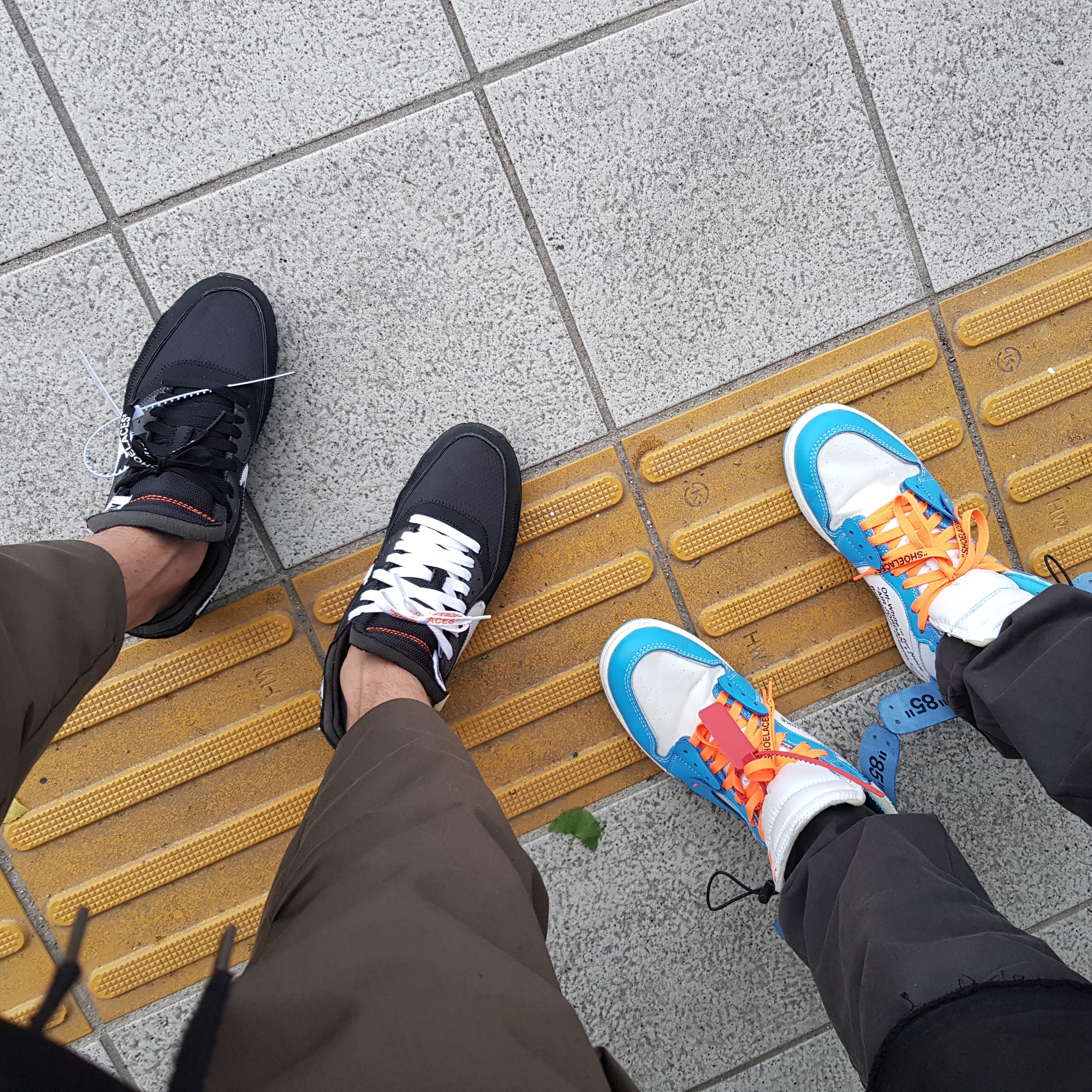 Jordan 1 x Off-White Retro High University Blue, Nike x Off-White Air Max 90 V2 Black White 착용 스타일