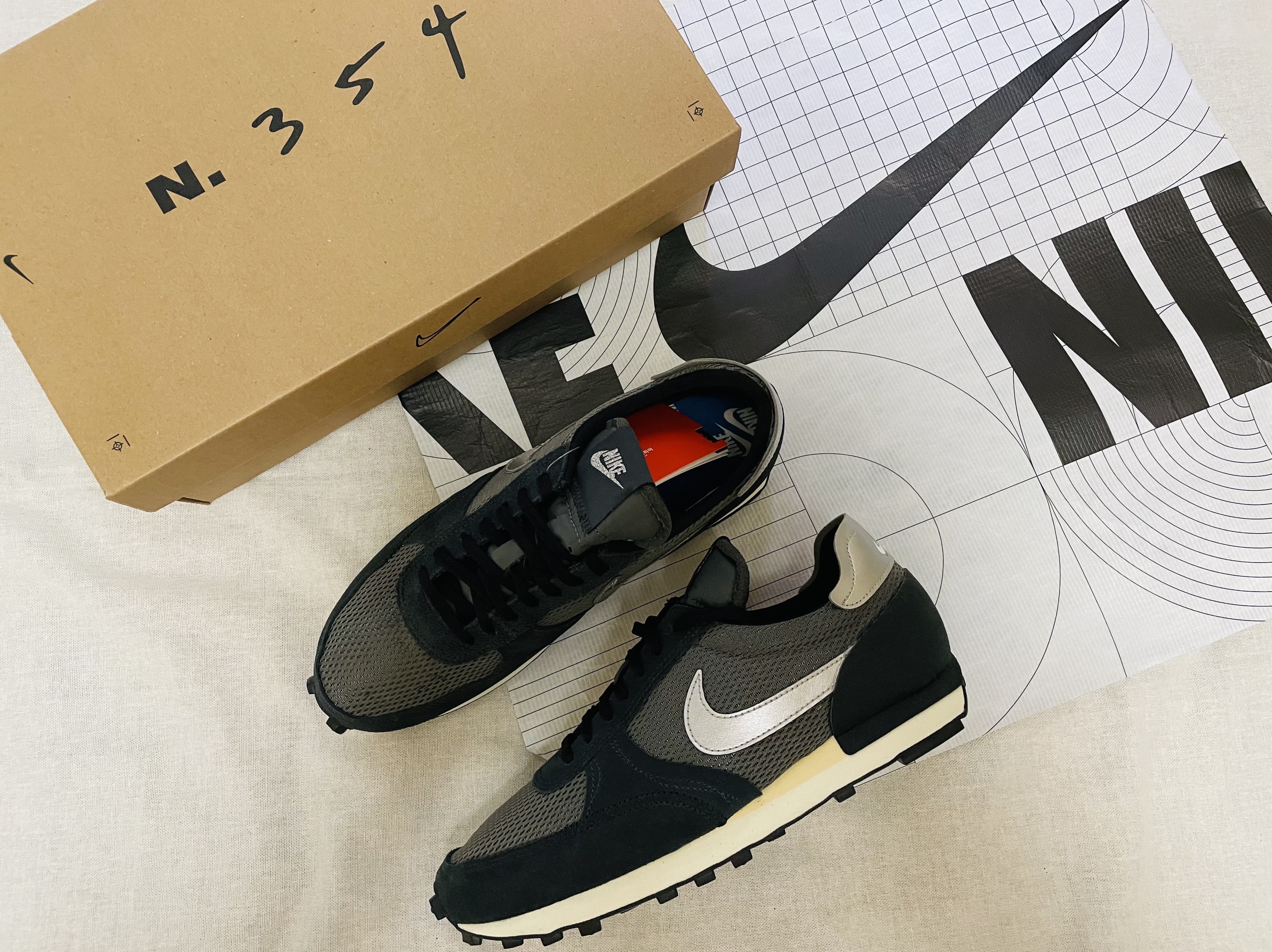 Nike Daybreak Type Off Noir 착용 스타일 - 1