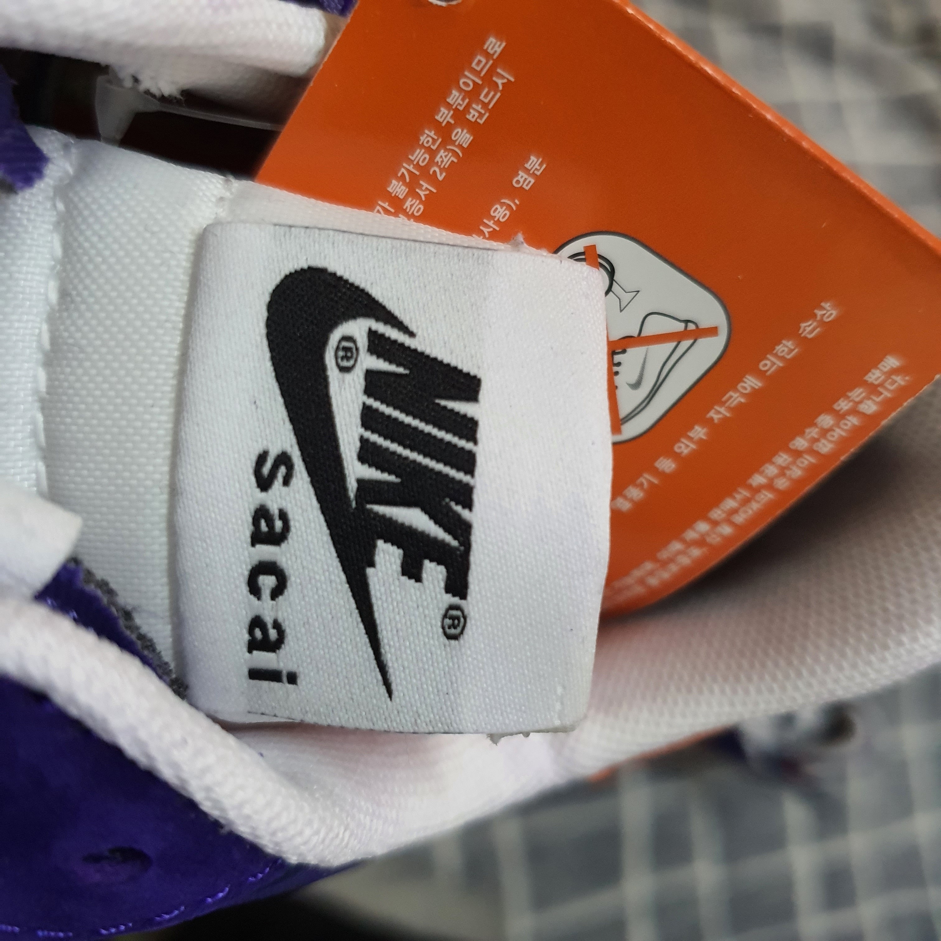 Nike x Sacai VaporWaffle Dark Iris 착용 스타일 - 3