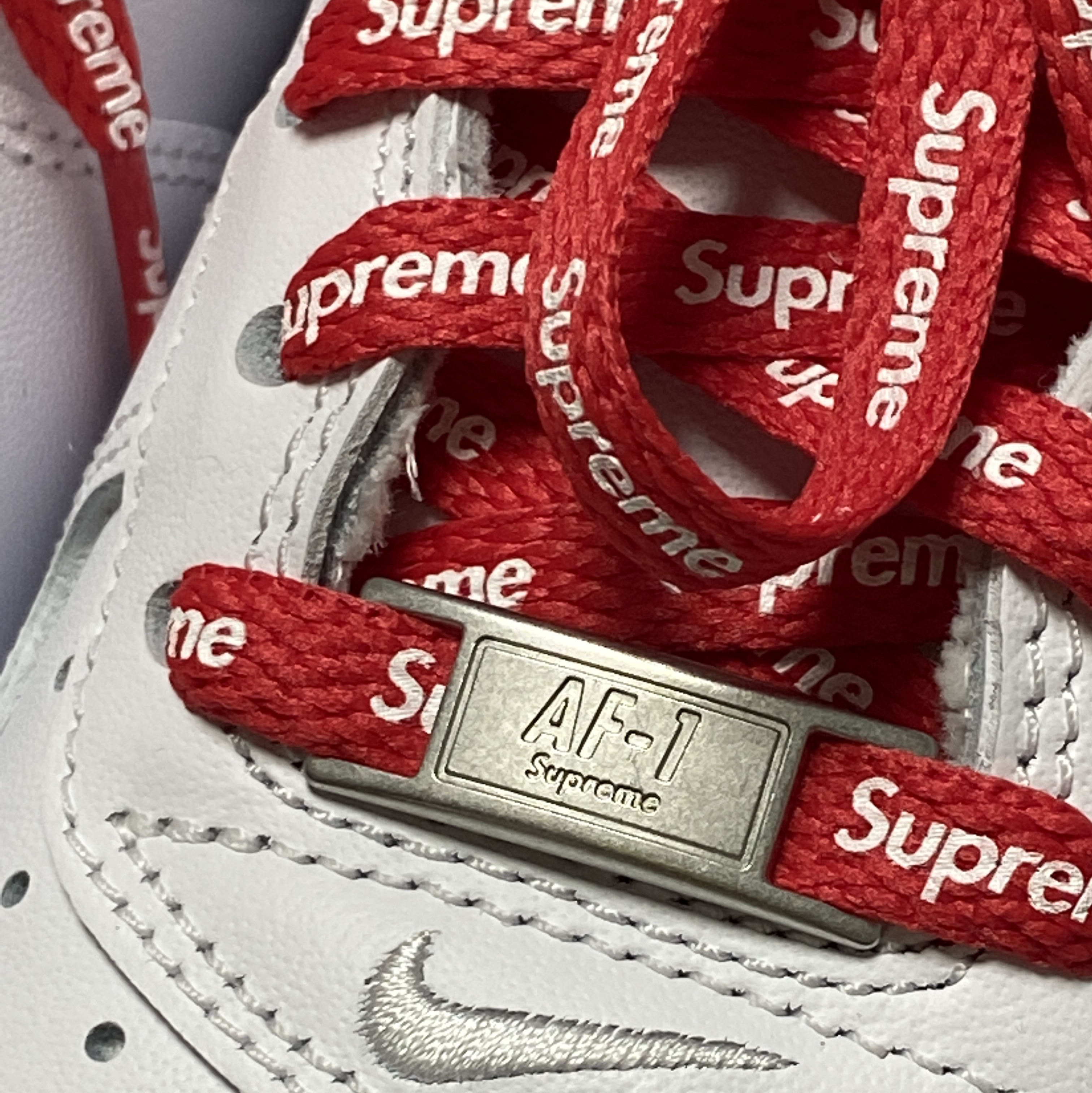 Nike x Supreme Air Force 1 Low White 착용 스타일