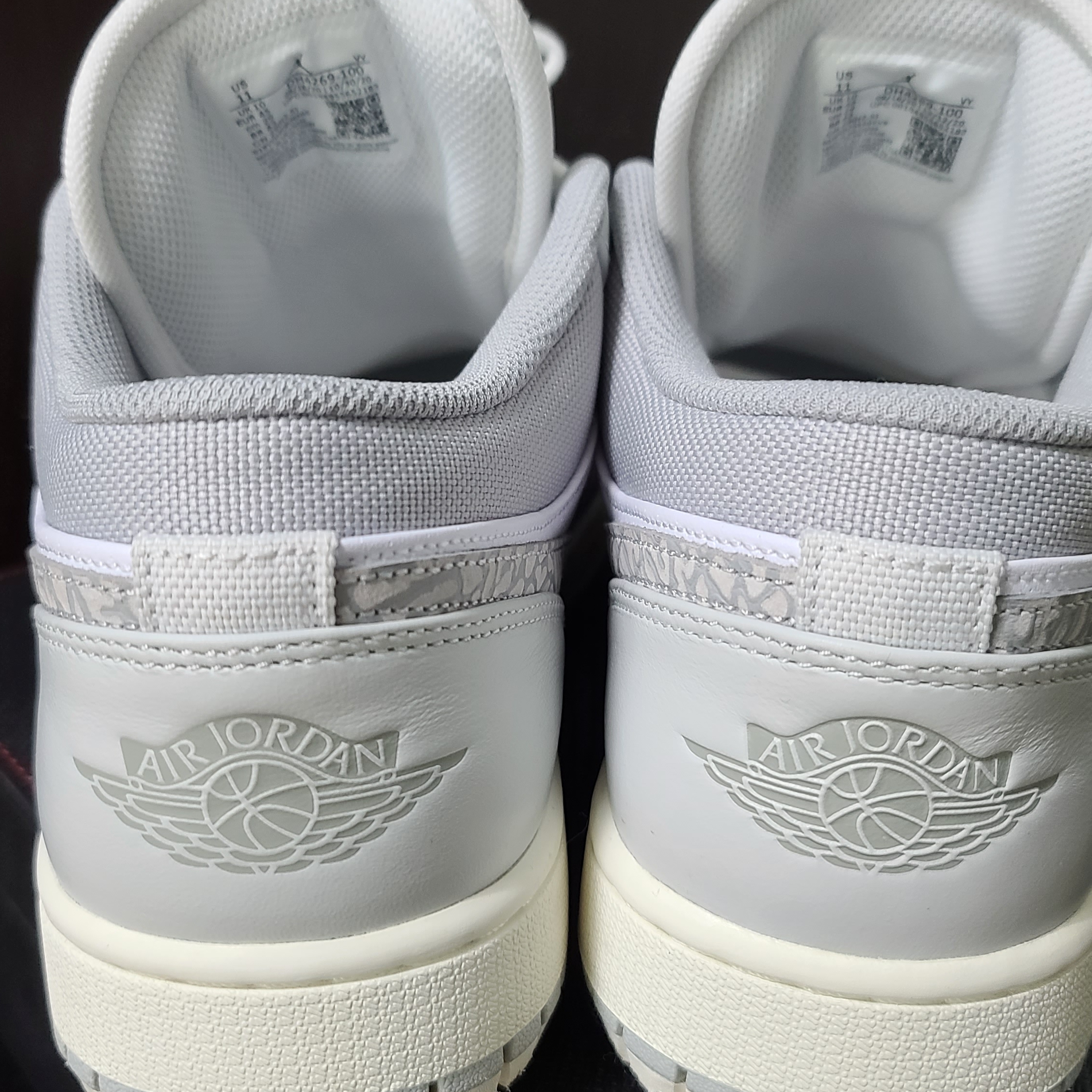 Jordan 1 Low PRM Elephant Print 착용 스타일 - 3