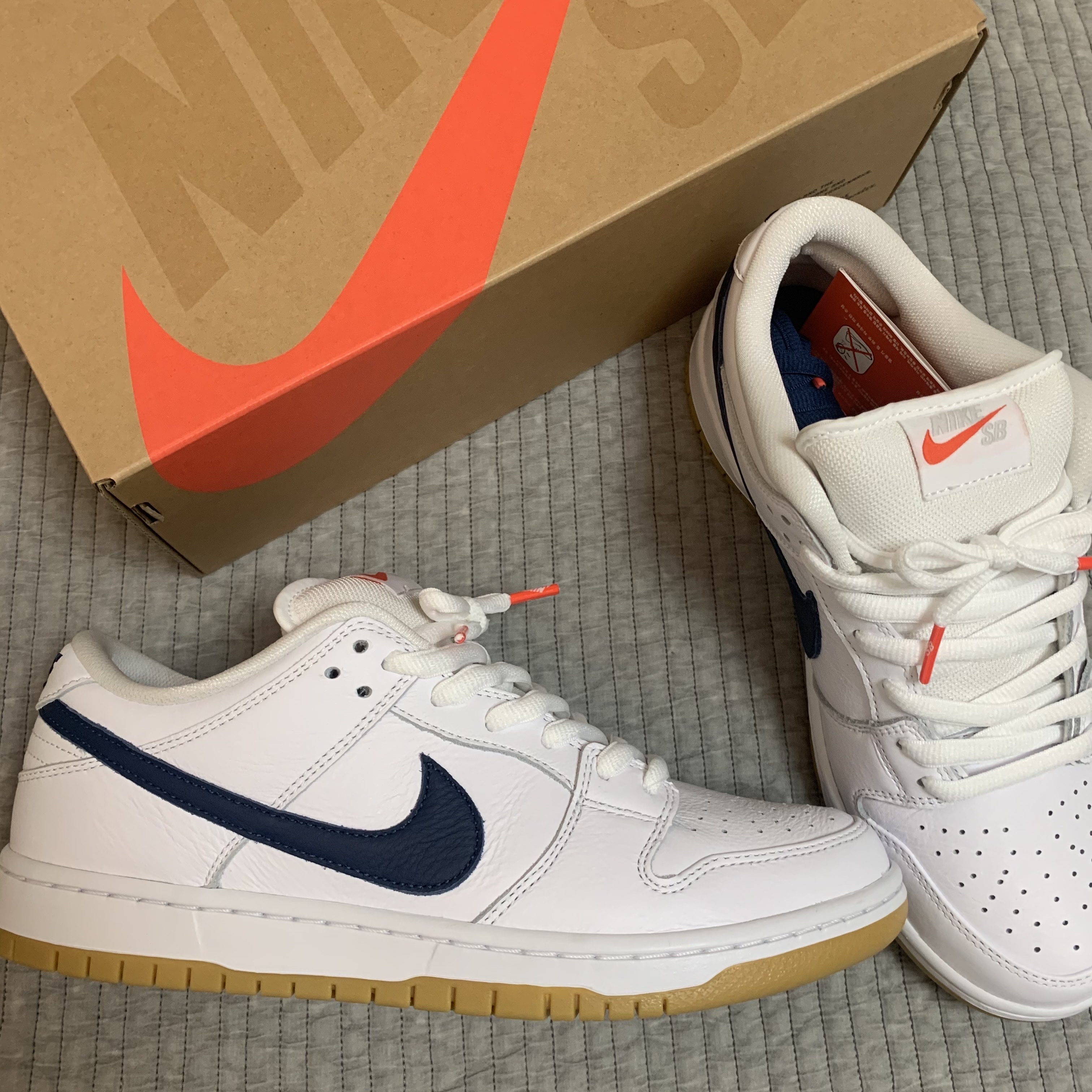 Nike SB Dunk Low Pro ISO Orange Label White Navy 착용 스타일