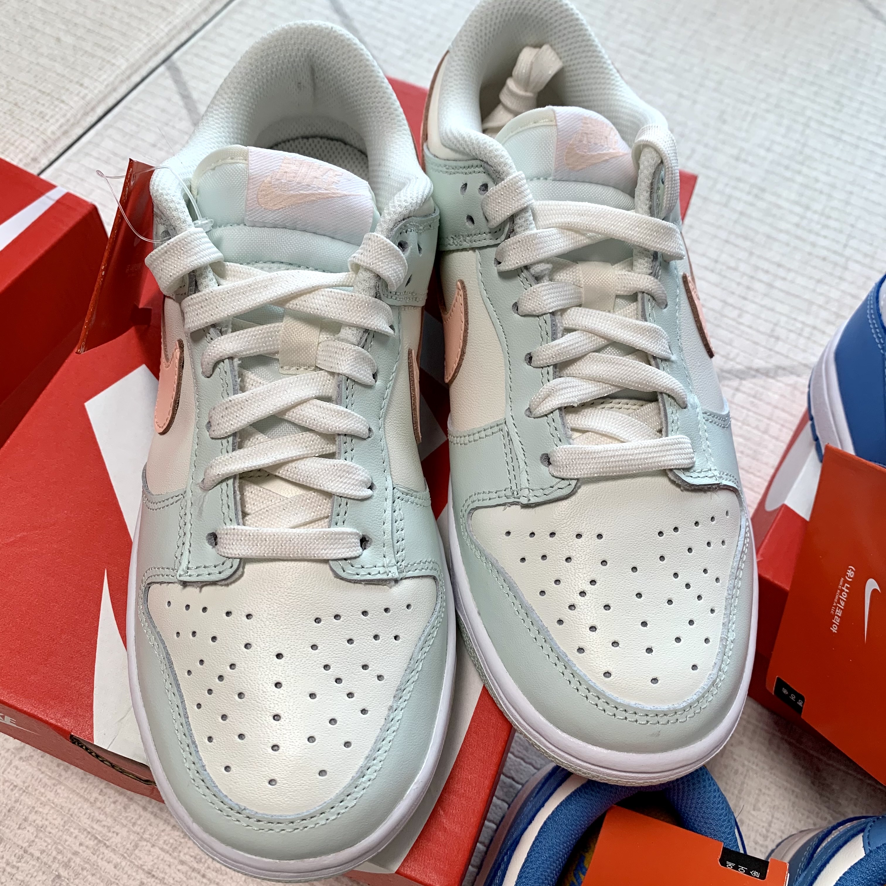 (W) Nike Dunk Low Barely Green 착용 스타일 - 2
