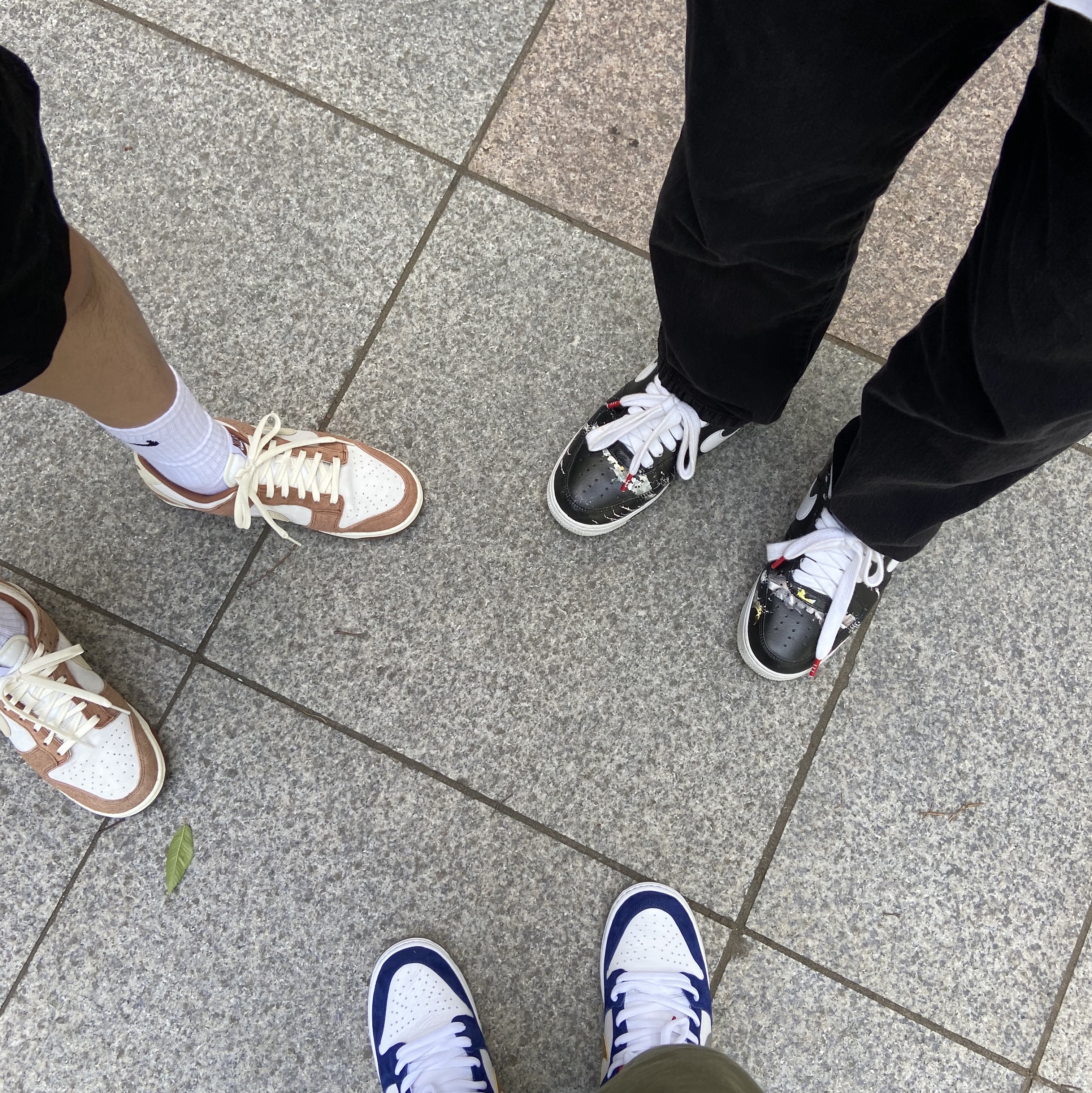 Nike Dunk Low Pro Premium Medium Curry, Nike x Peaceminusone Air Force 1 Low Para-Noise 착용 스타일
