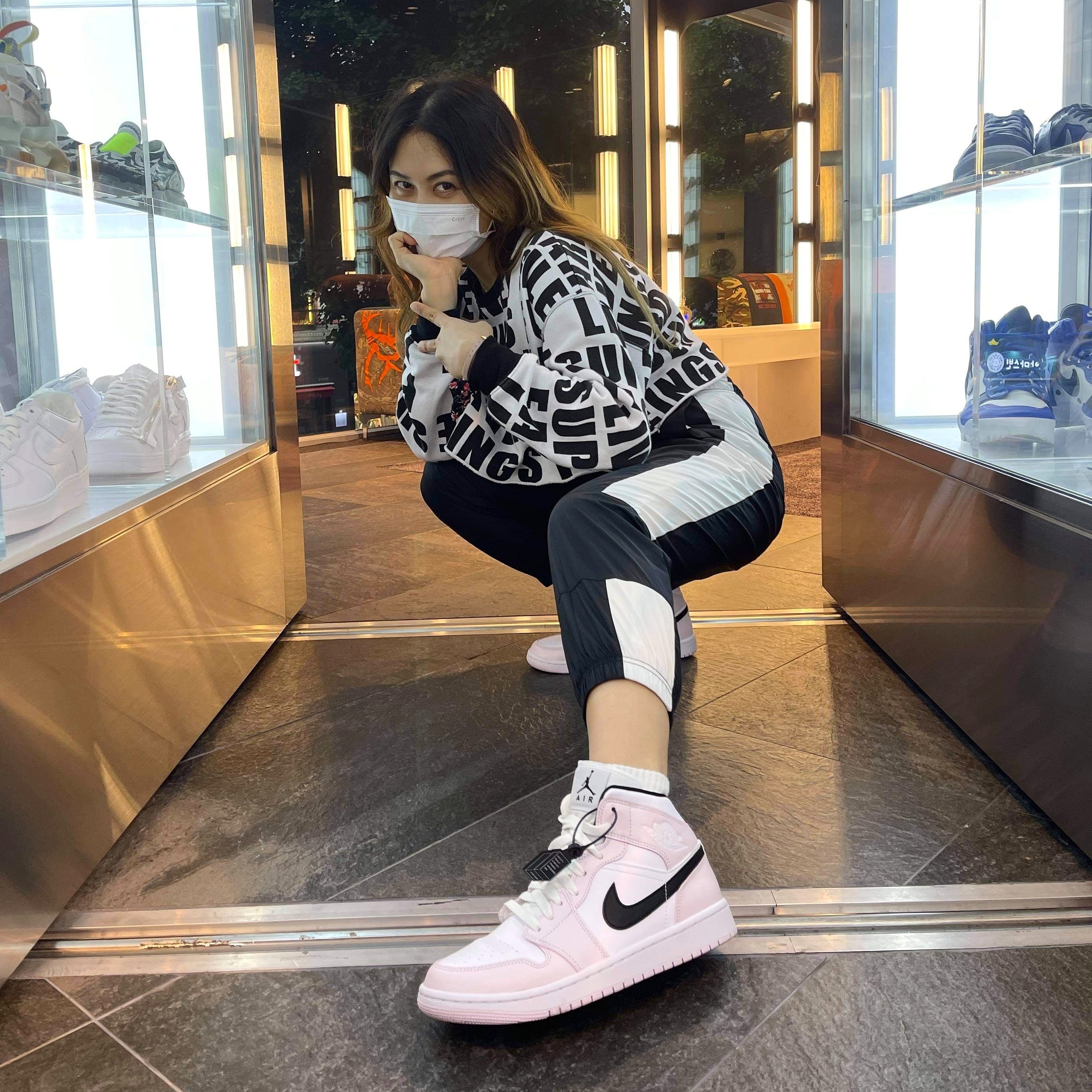(W) Jordan 1 Mid Barely Rose 착용 스타일