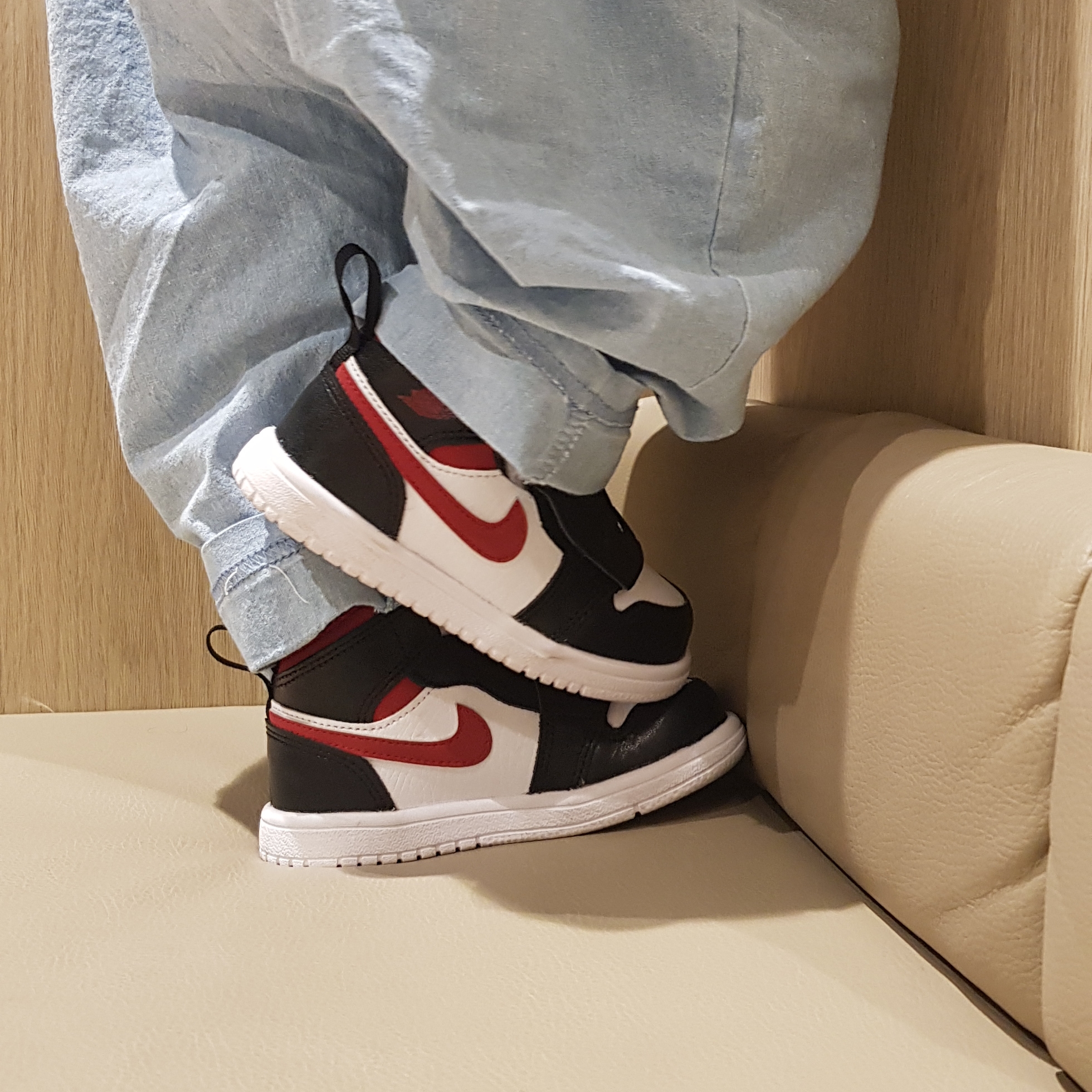 Jordan 1 Mid Gym Red Black White, (TD) Jordan 1 White Gym Red Black 착용 스타일 - 3