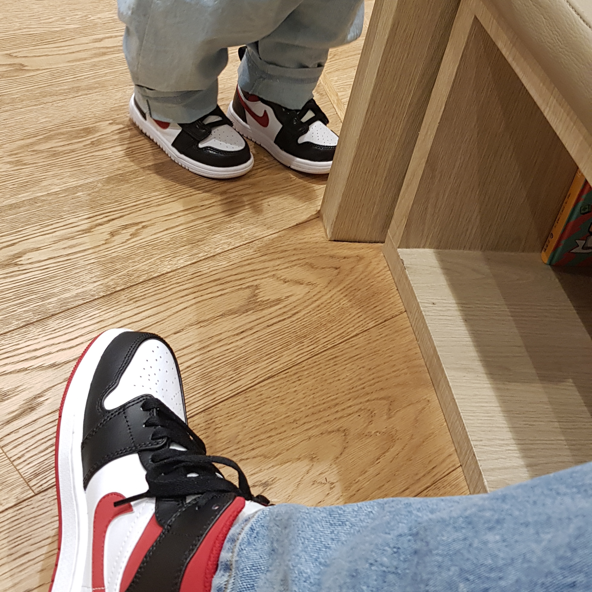 Jordan 1 Mid Gym Red Black White, (TD) Jordan 1 White Gym Red Black 착용 스타일 - 2