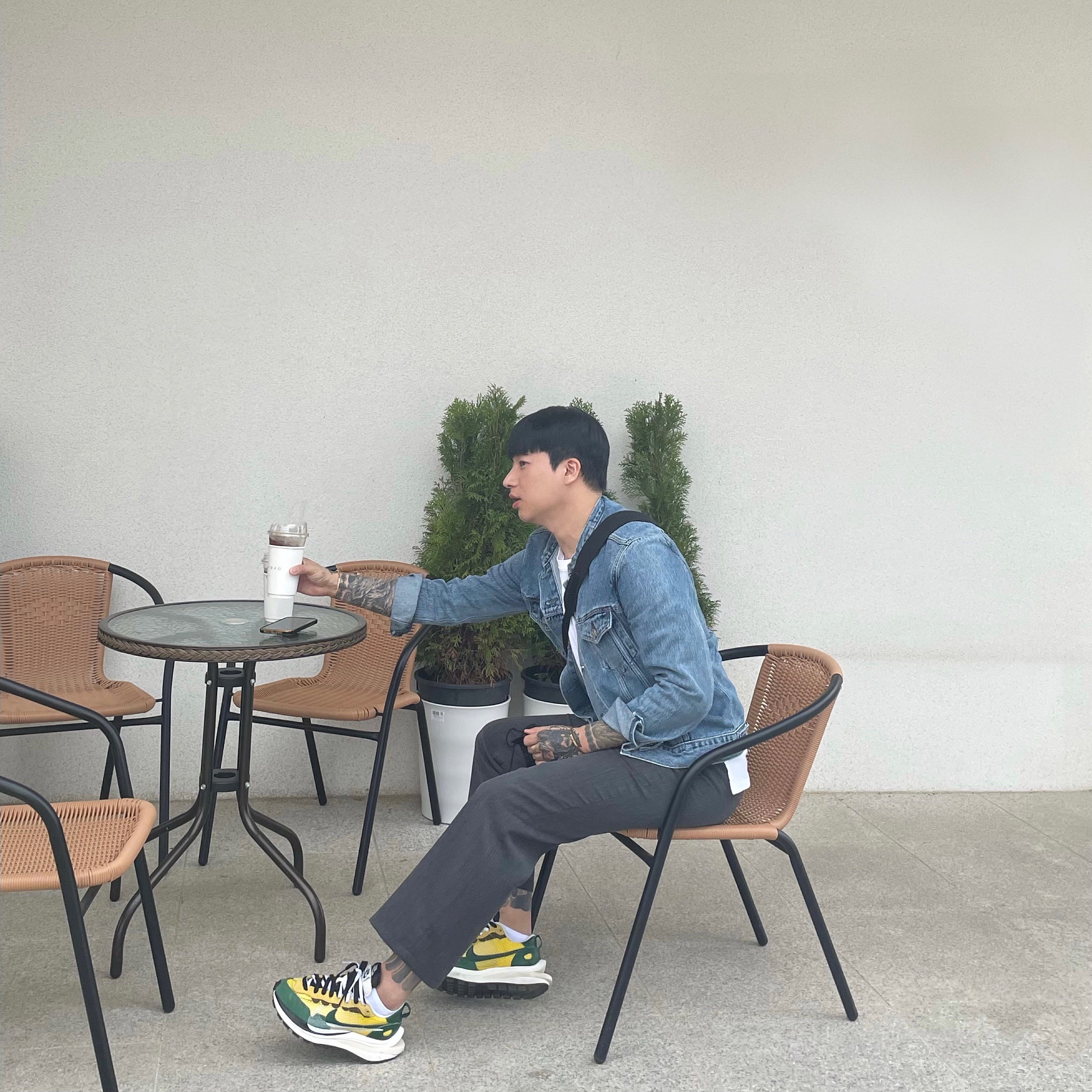 Nike x Sacai VaporWaffle Tour Yellow & Gorge Green Sail 착용 스타일