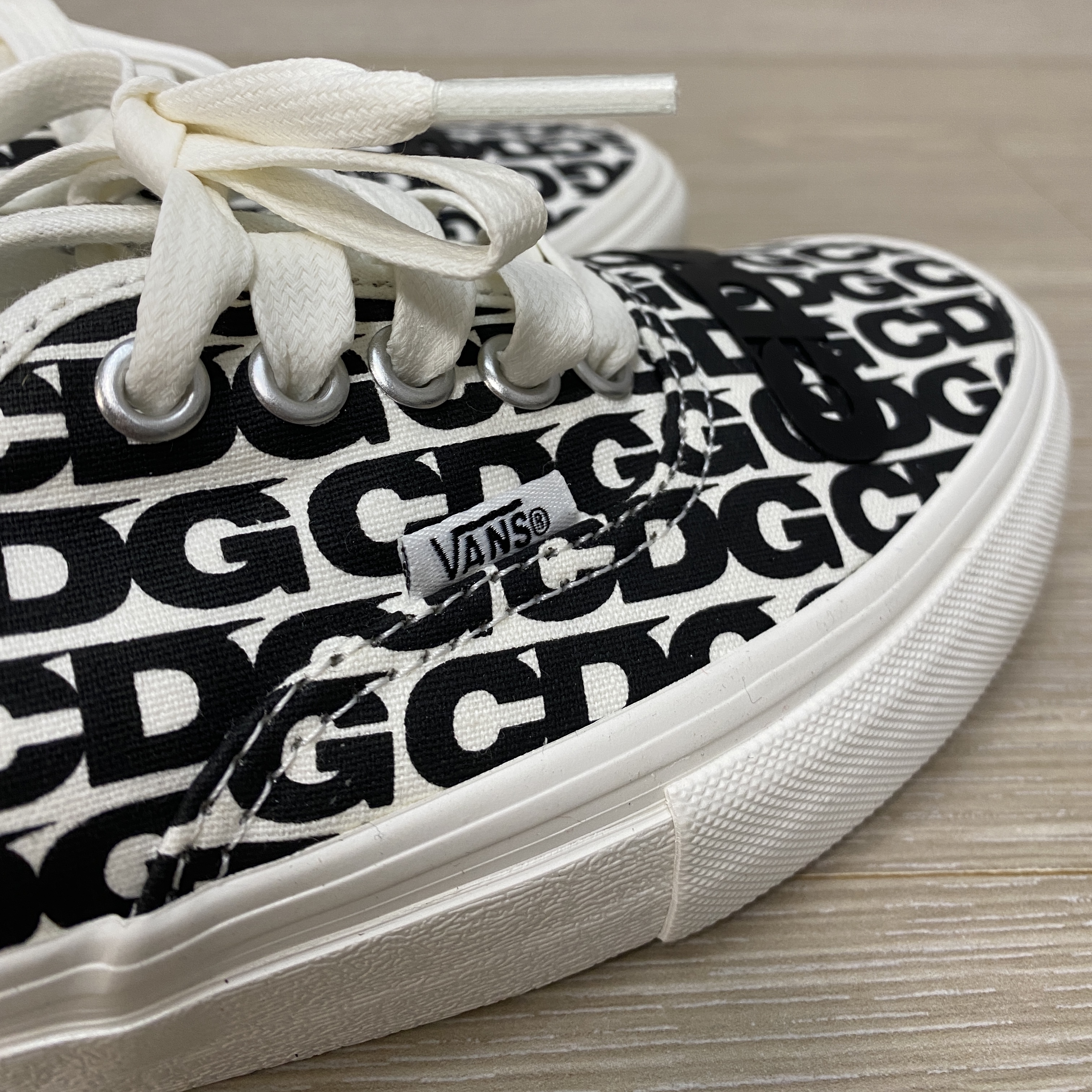Vans Vault x CDG OG Authentic LX White Black 착용 스타일